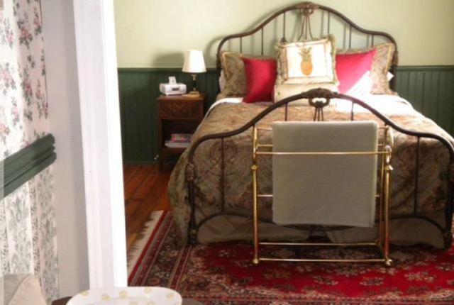 Queen Room Suite