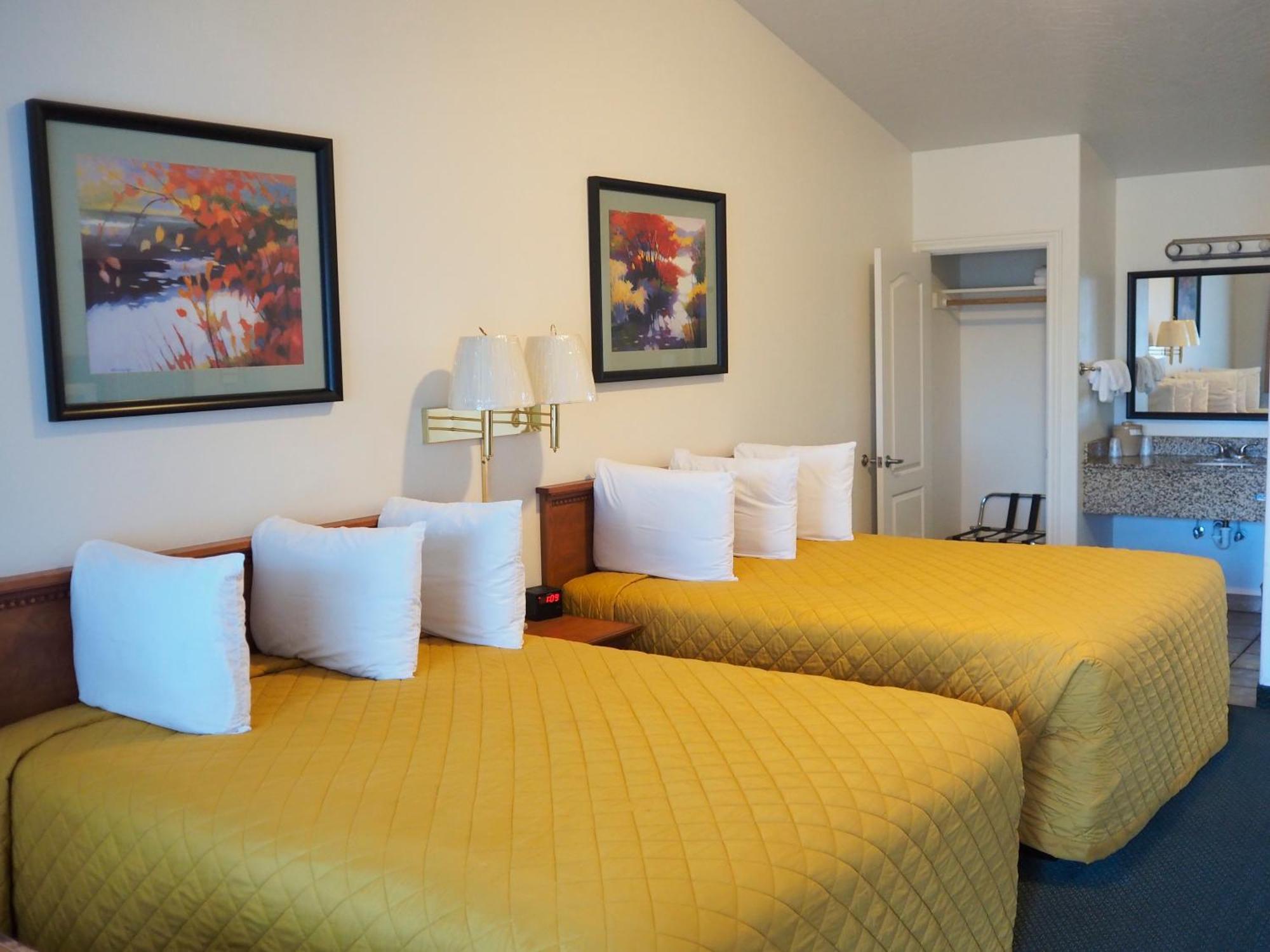Premium Queen Room Two Queen Beds Not Pet Friendly,1584568547:JPEG