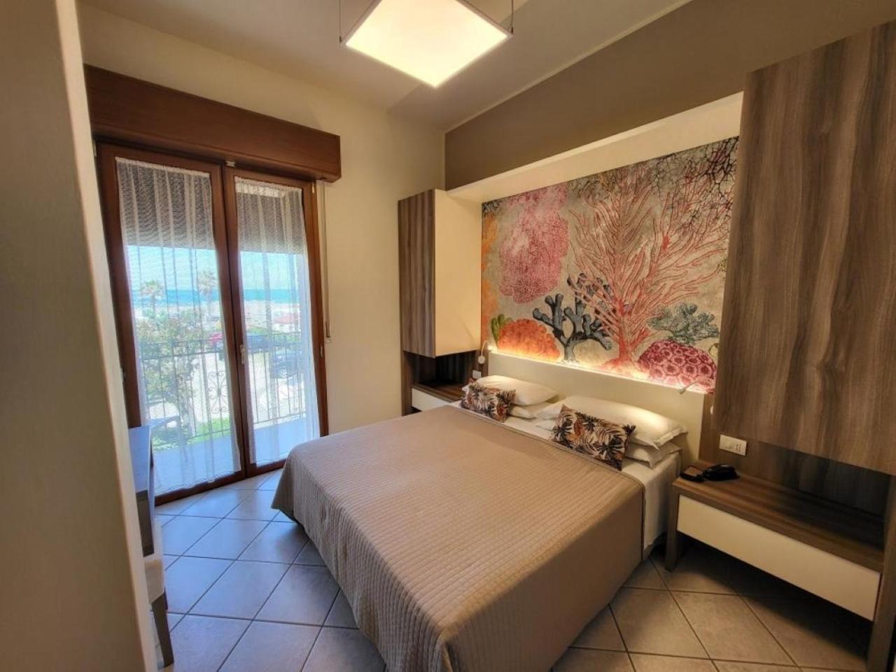Double or Twin Room Sea View,666550080:JPEG