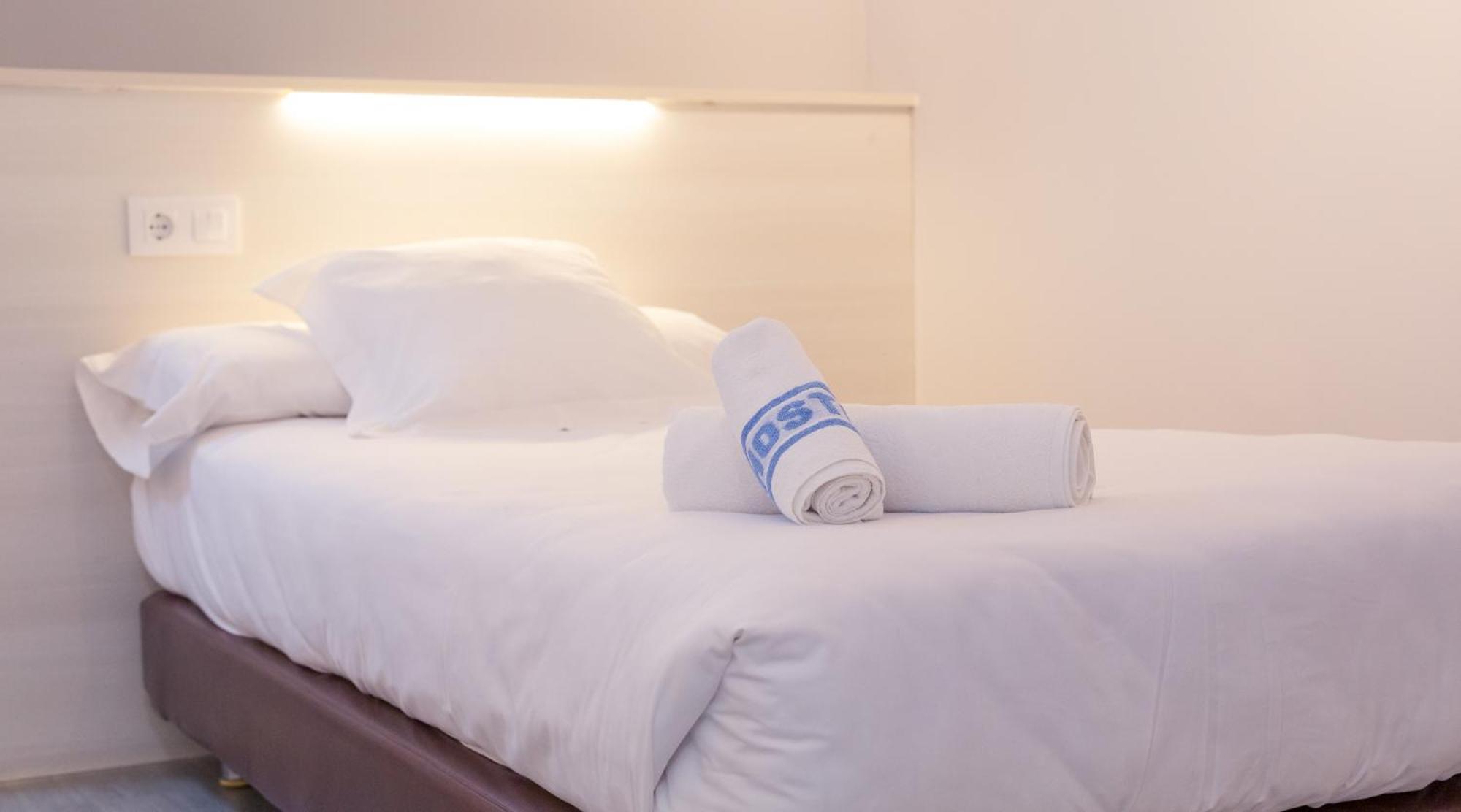 Standard Single Room,1584605914:JPEG