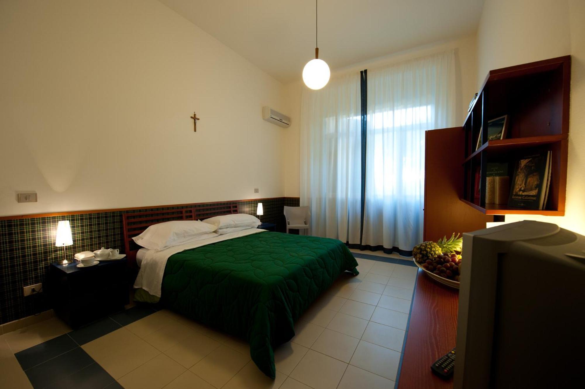 Large Double or Twin Room
