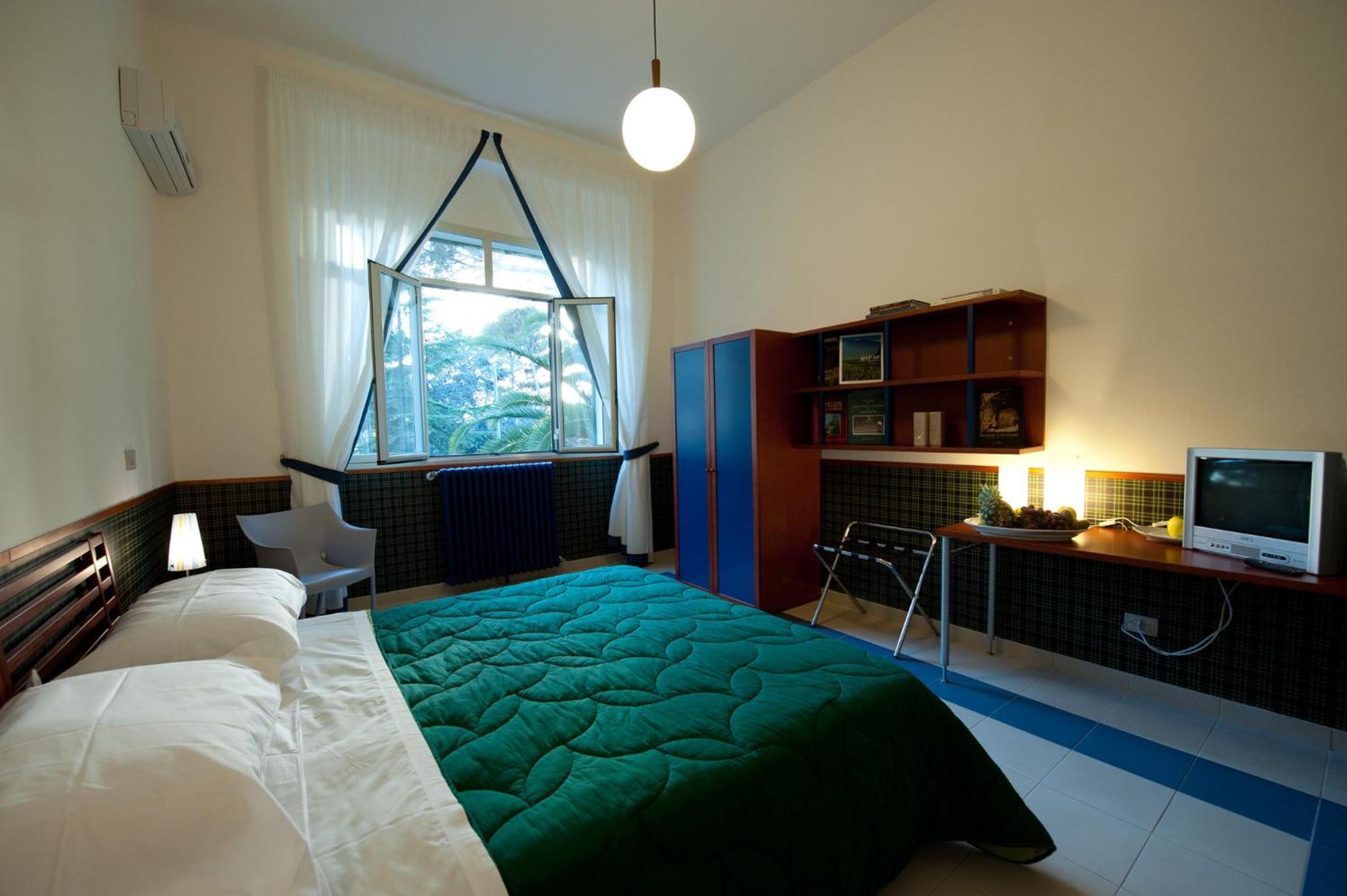 Large Double or Twin Room