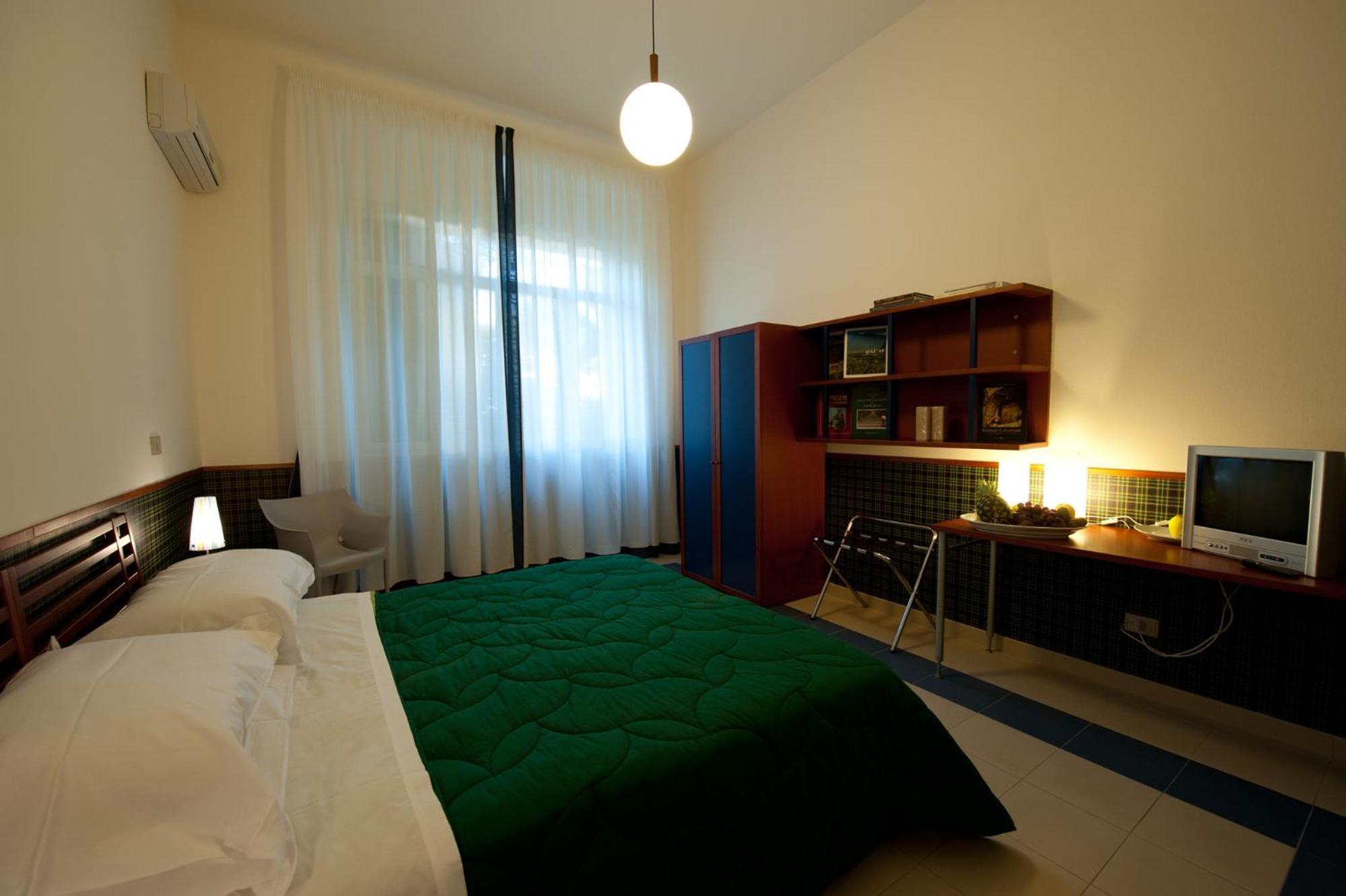 Large Double or Twin Room