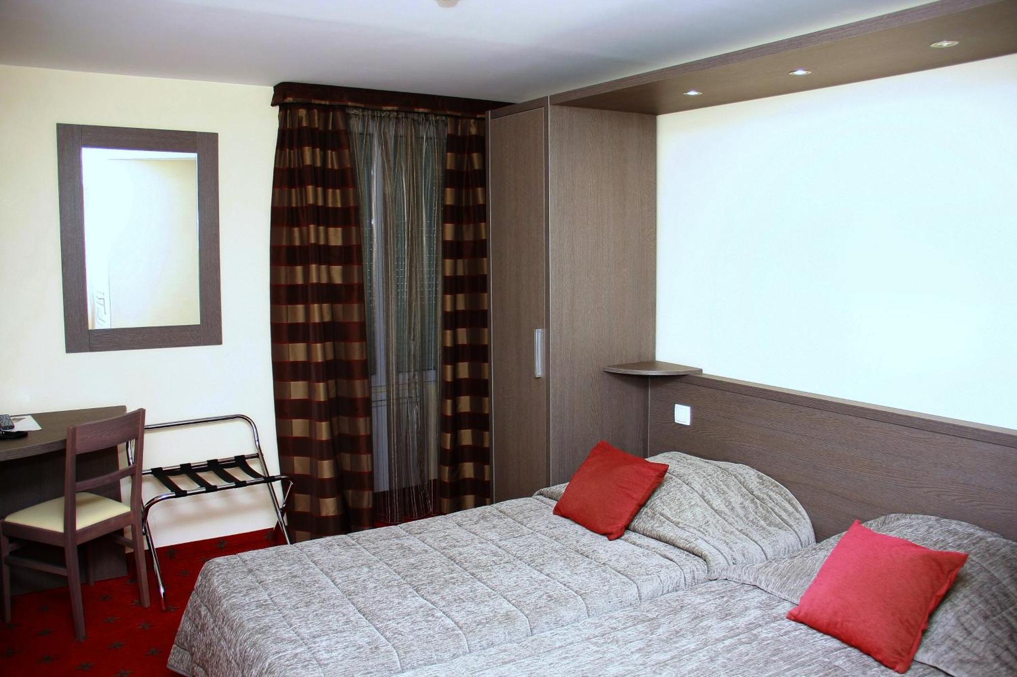 Twin Room,1584647621:JPEG