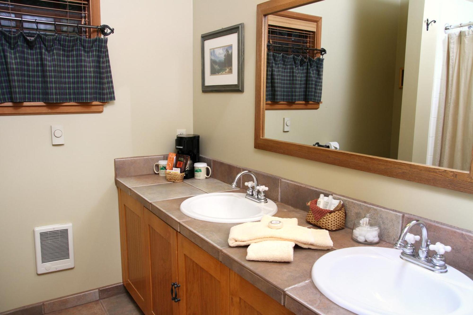 Cabin King Bed River View