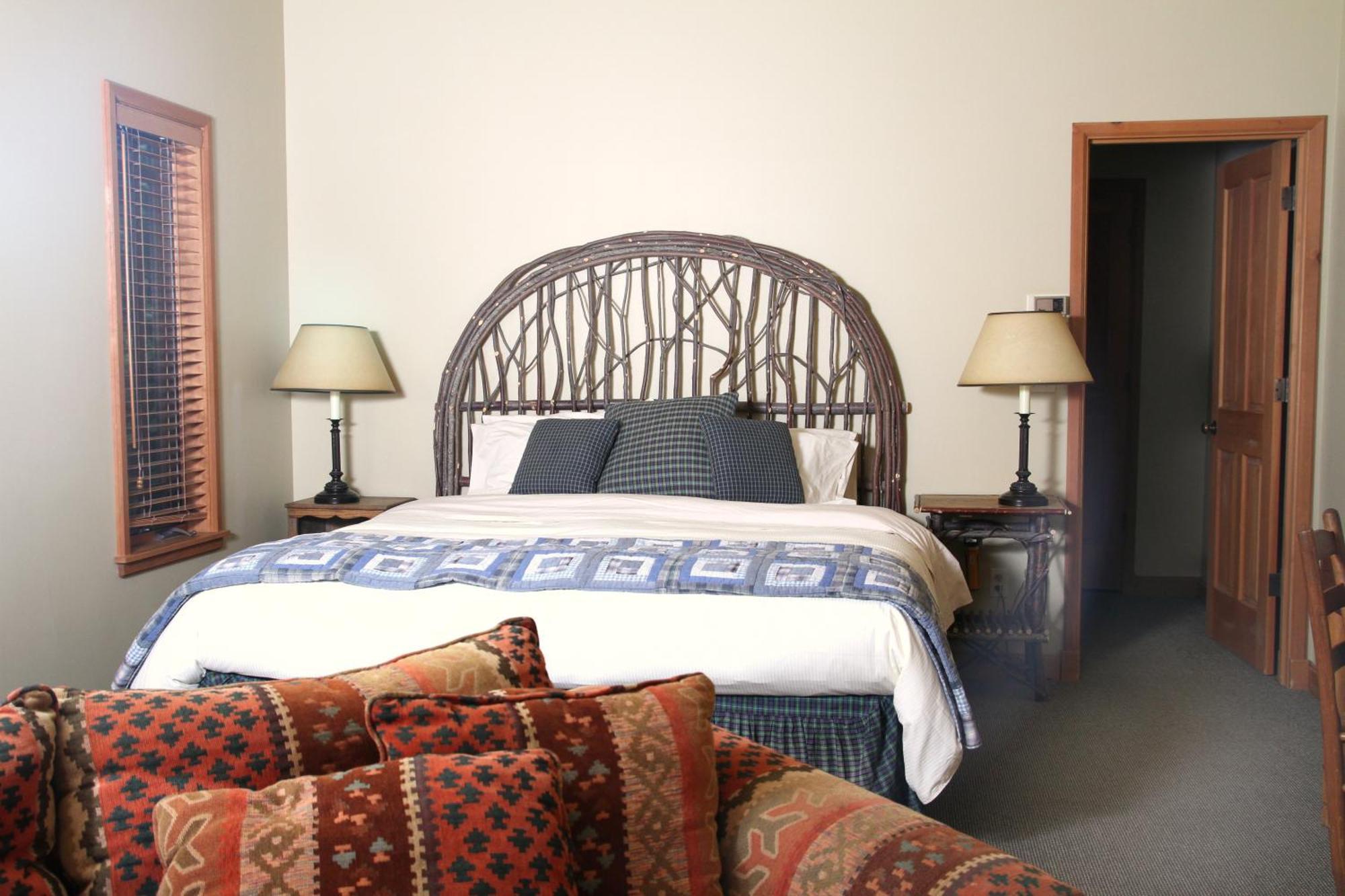 Cabin Queen Bed River View