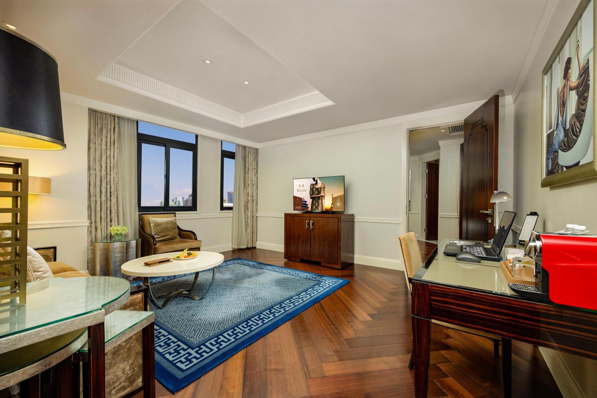 Ultra Sassy Double Suite,1584682829:JPEG