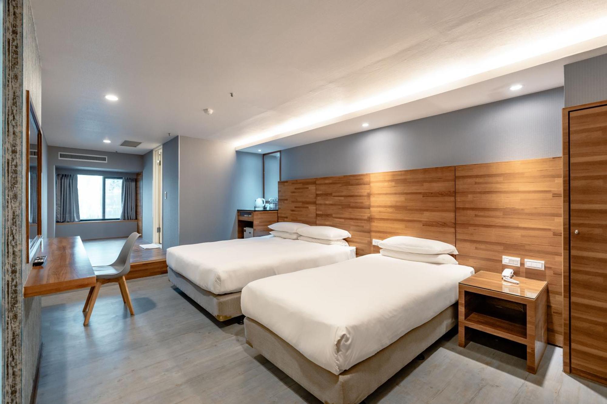 Deluxe Triple Room City View,1584729223:JPEG