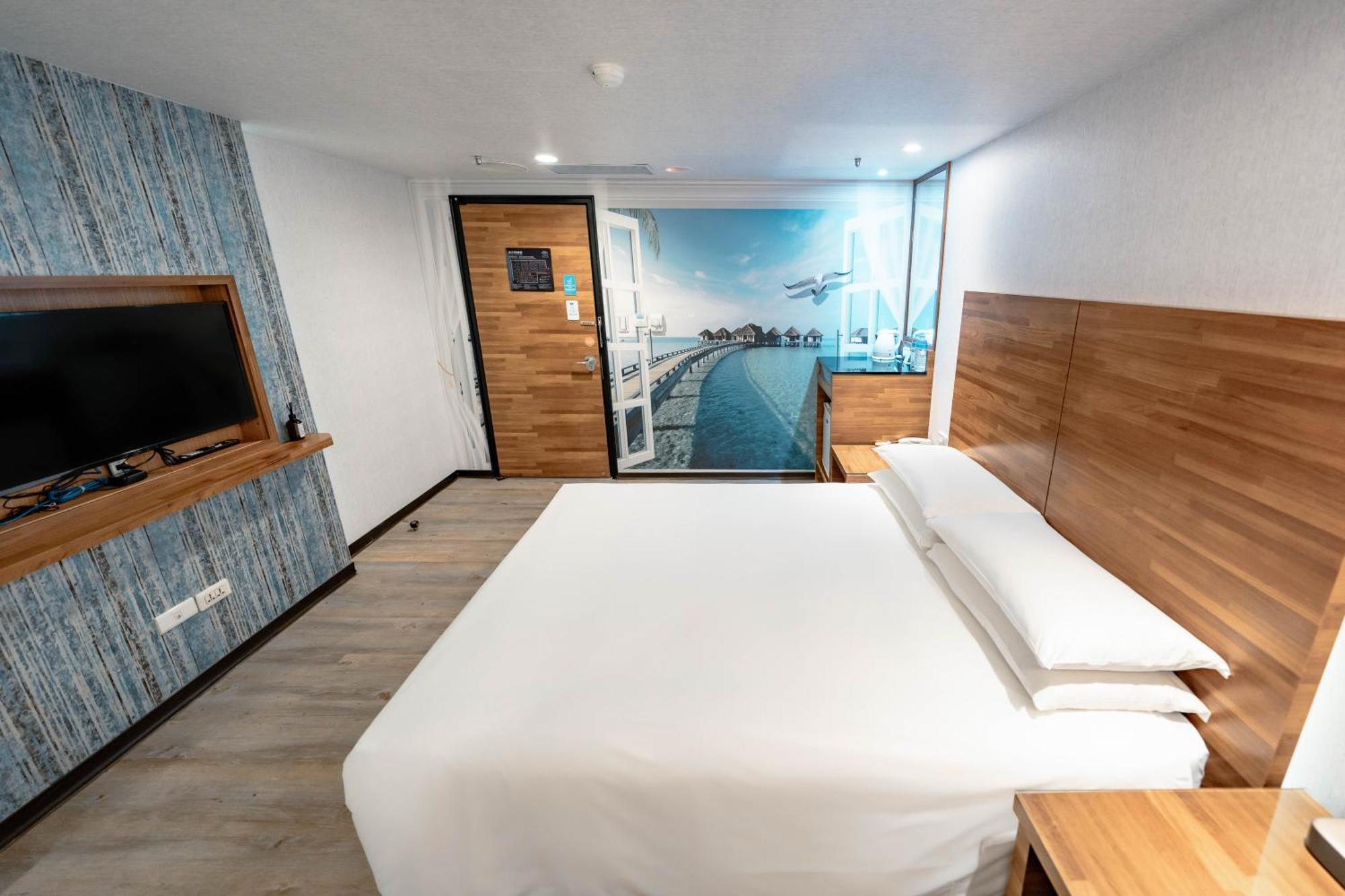 Standard Double Room No Window