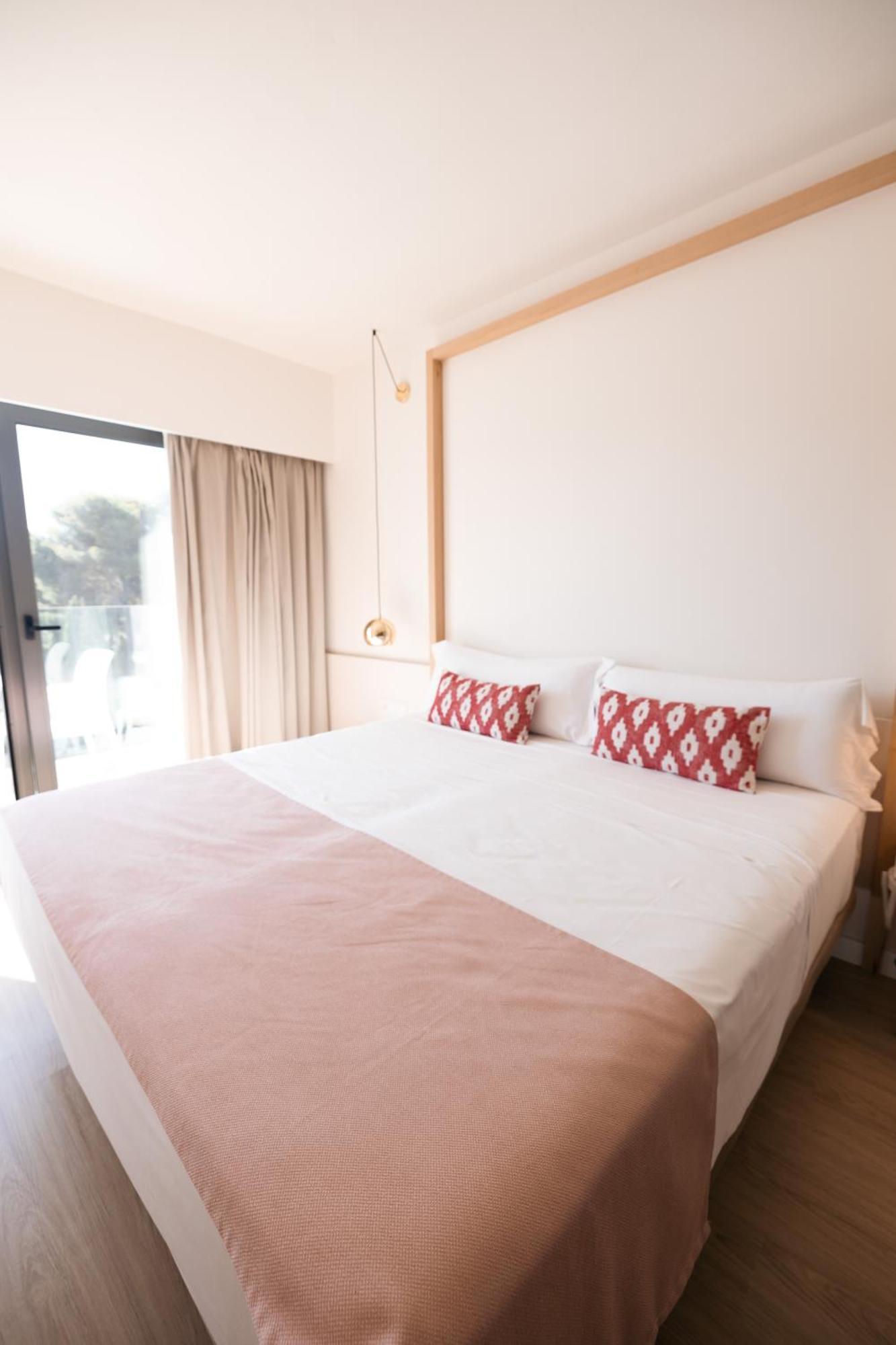 Standard Single Room,1584746303:JPEG