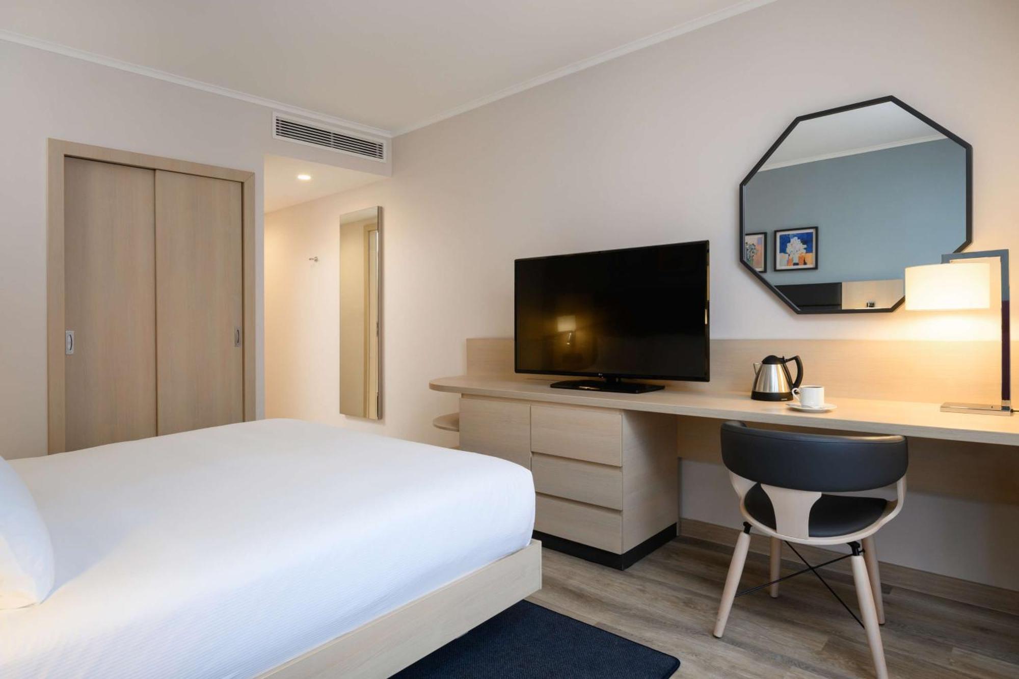 King Guest Room,1584761539:JPEG
