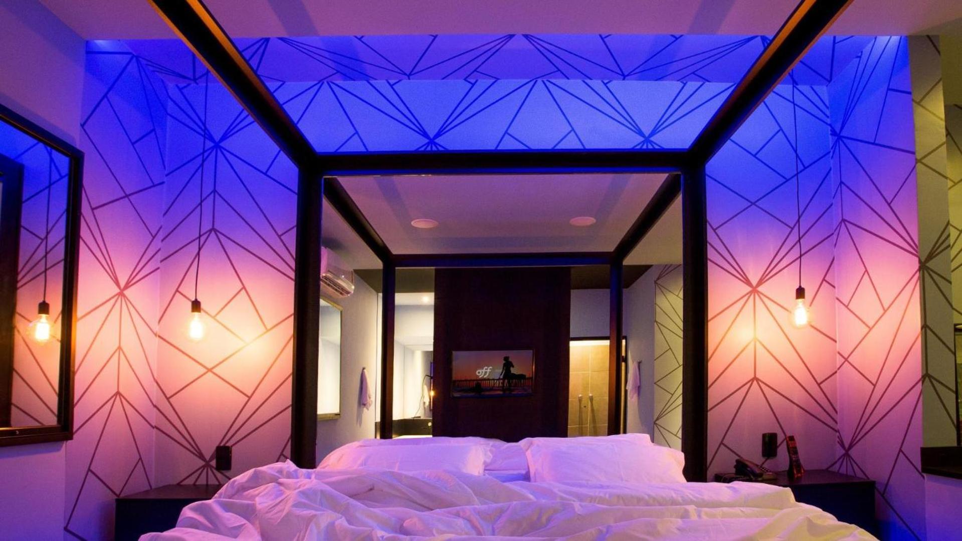 Deluxe King Suite,1584769412:JPEG
