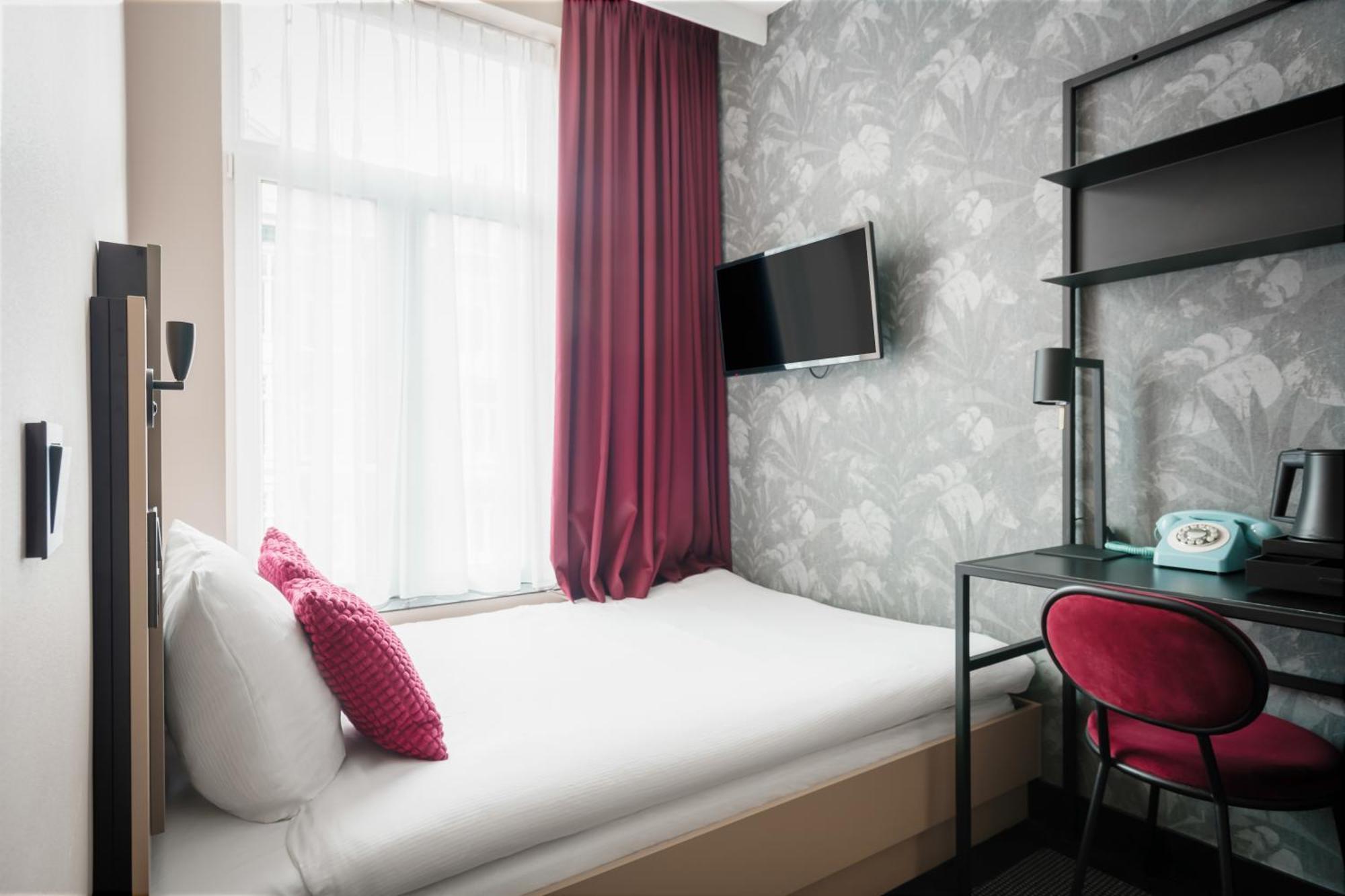 Small Double Room,1584829089:JPEG