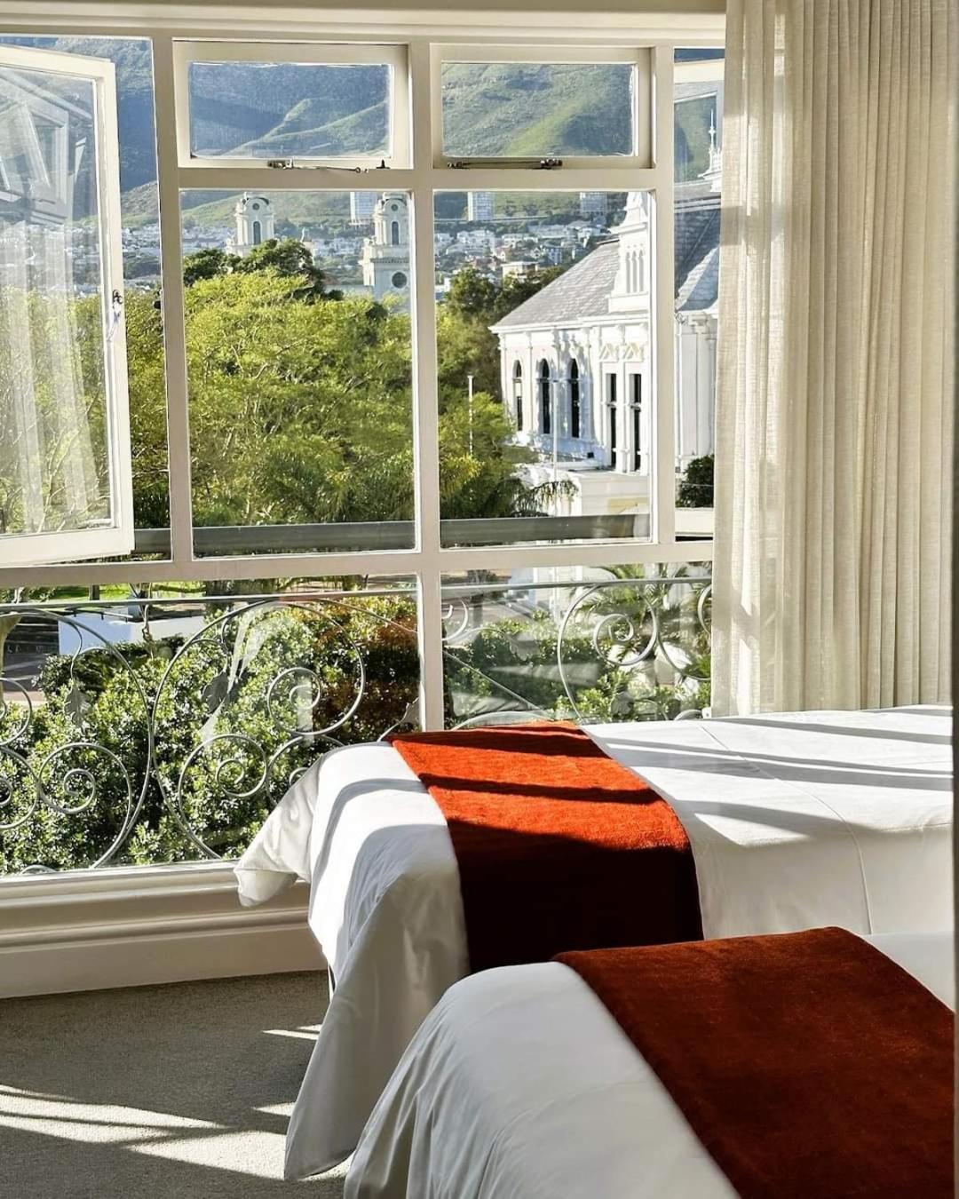 Double or Twin Room mountain view