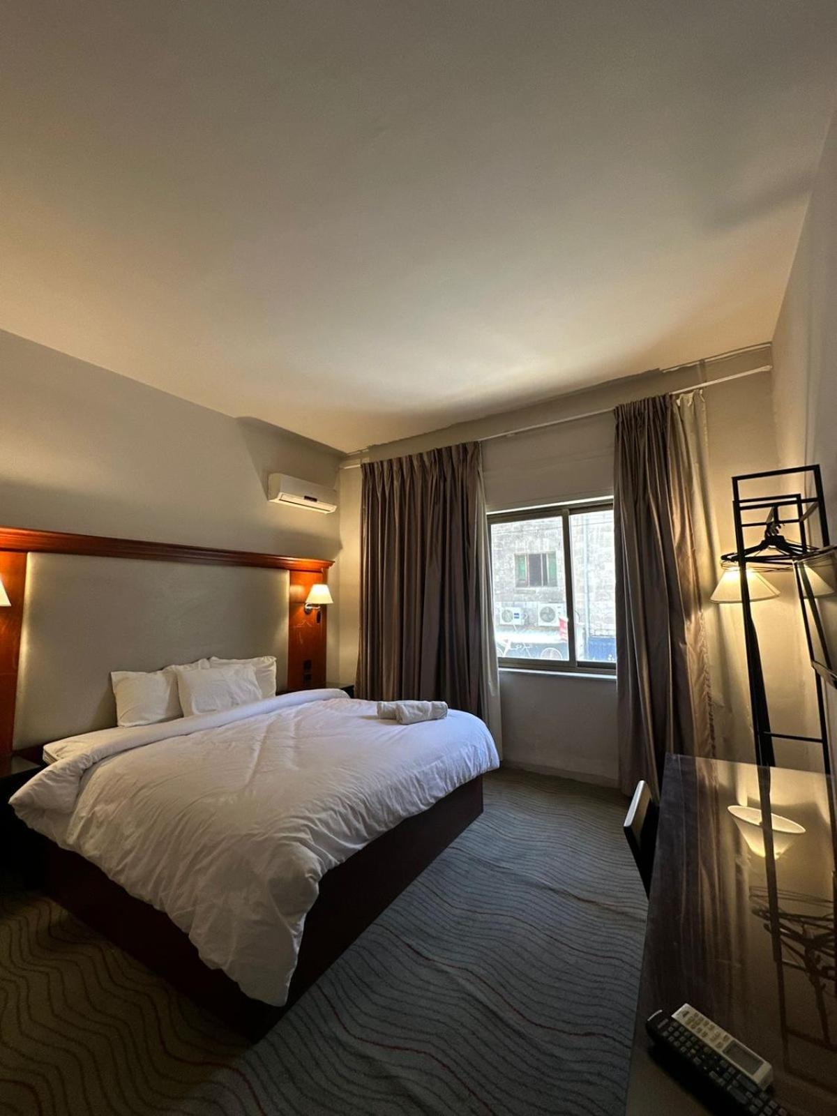 Deluxe Double or Twin Room City View,1585471885:JPEG