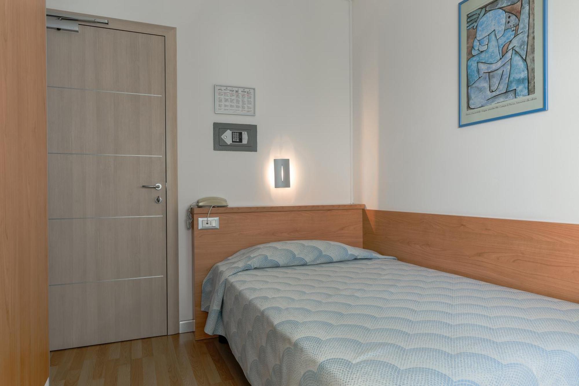 Single Room,1586846837:JPEG