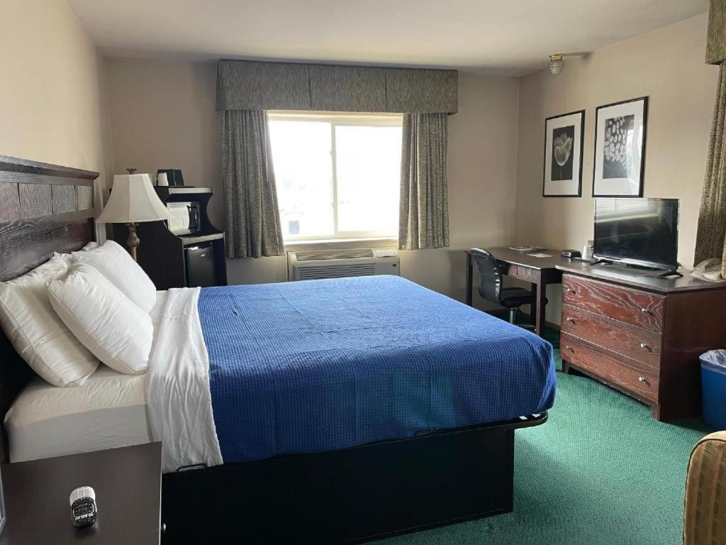 Deluxe Room,1585485539:JPEG