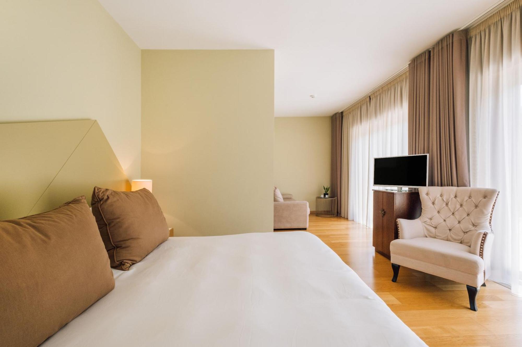 Suite with Terrace,1585486708:JPEG