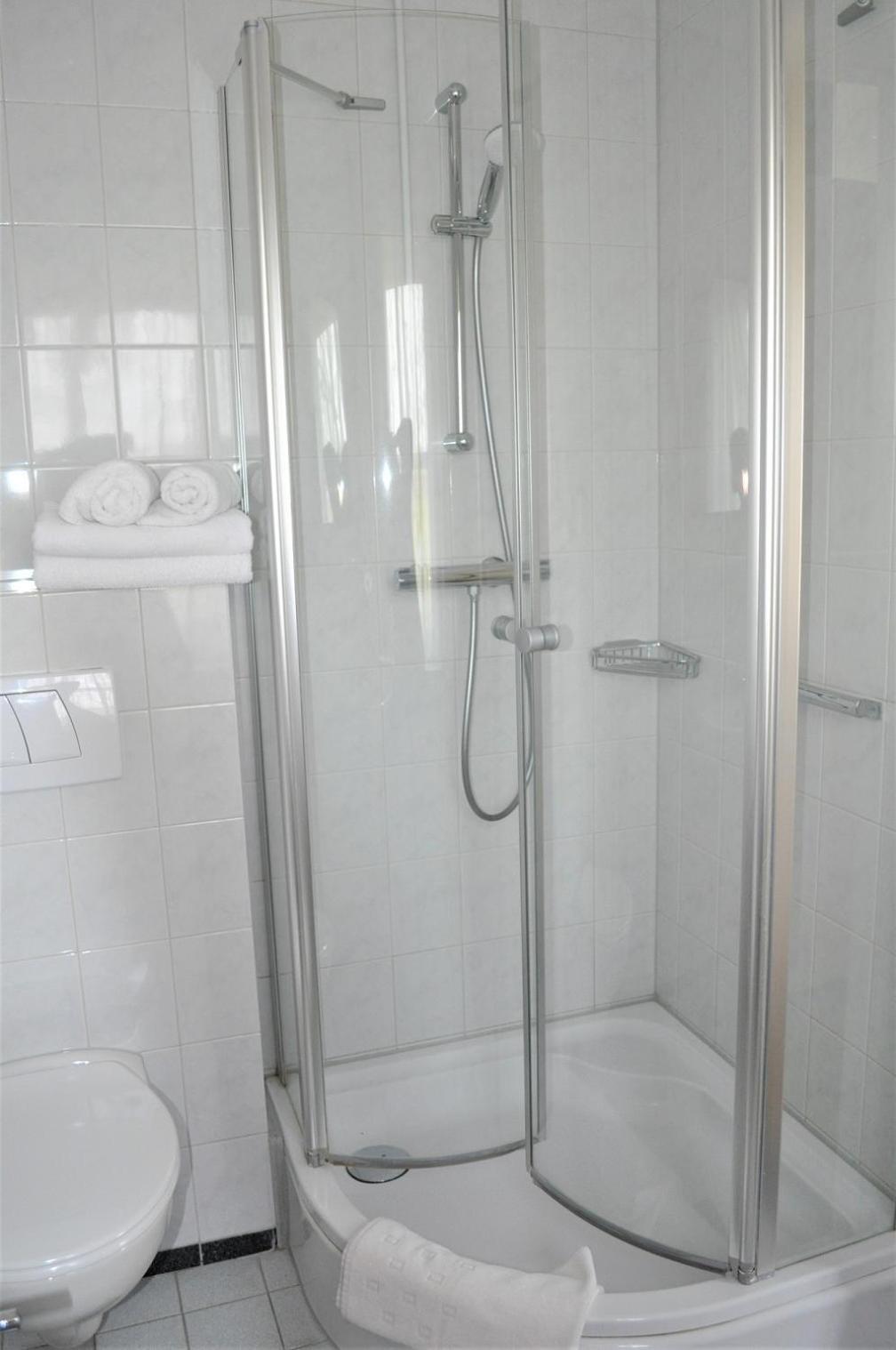 Large Twin Room,1586103068:JPEG