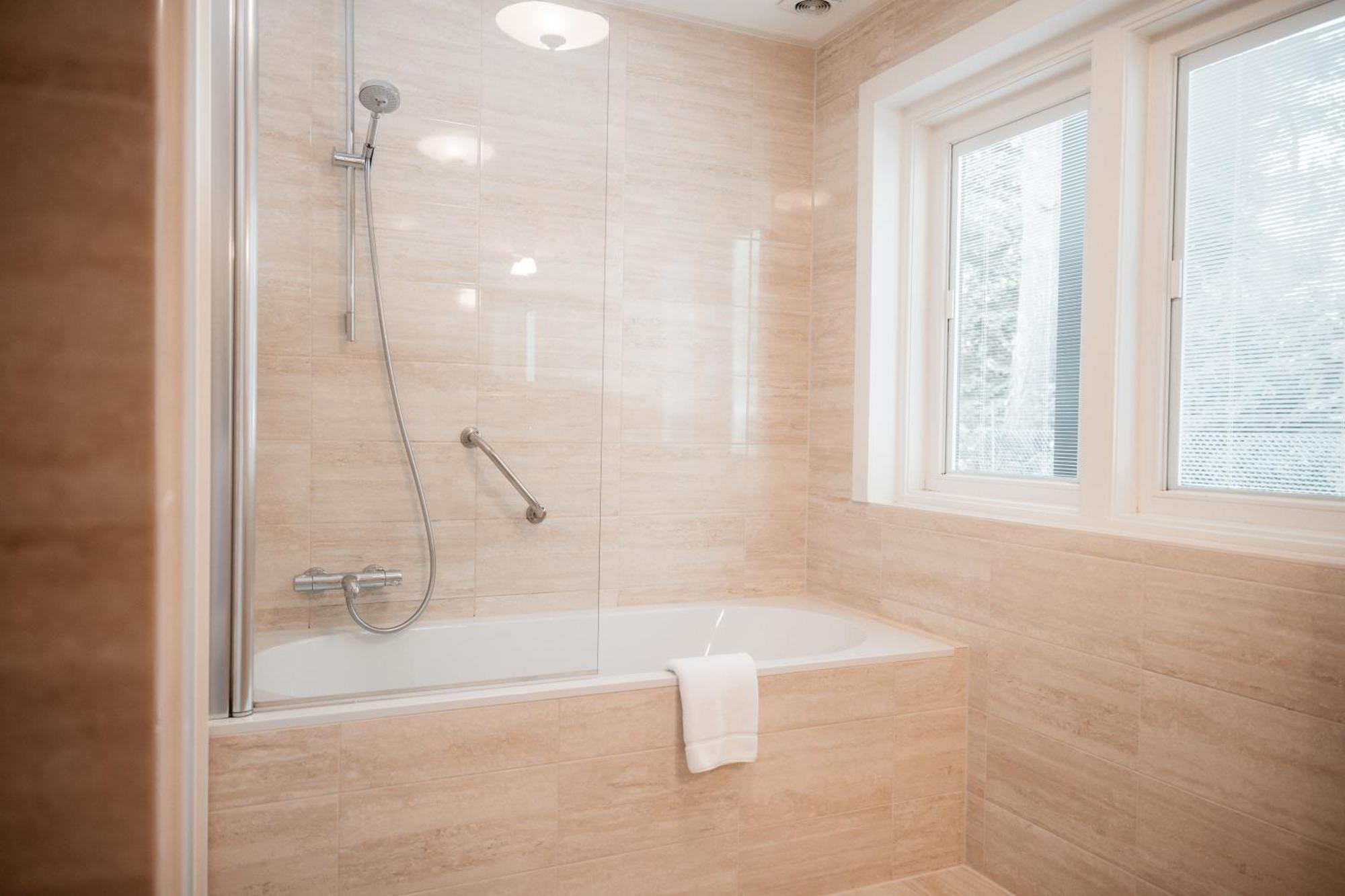Deluxe Double Room Bath