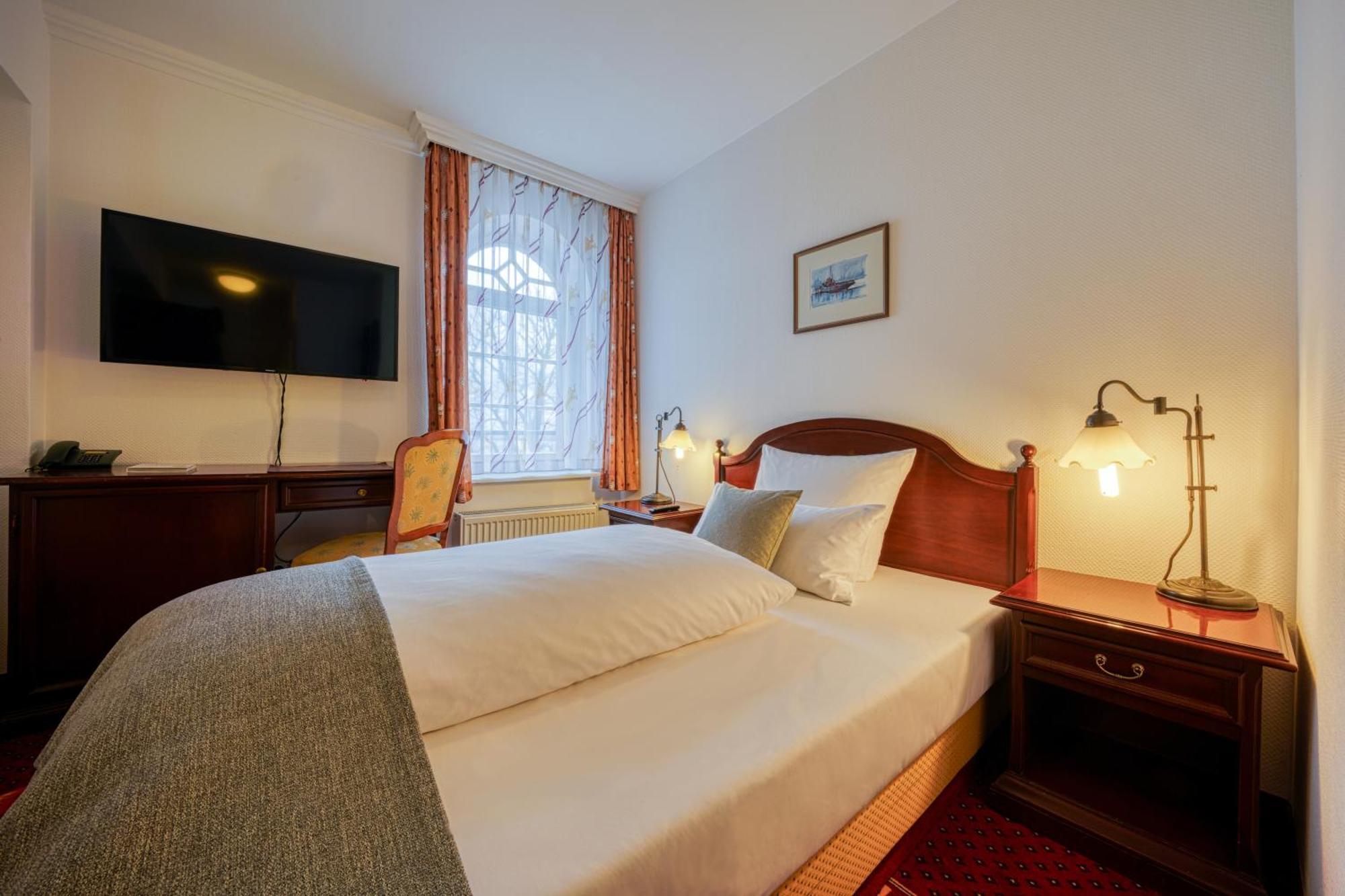 Single Room,1586107841:JPEG