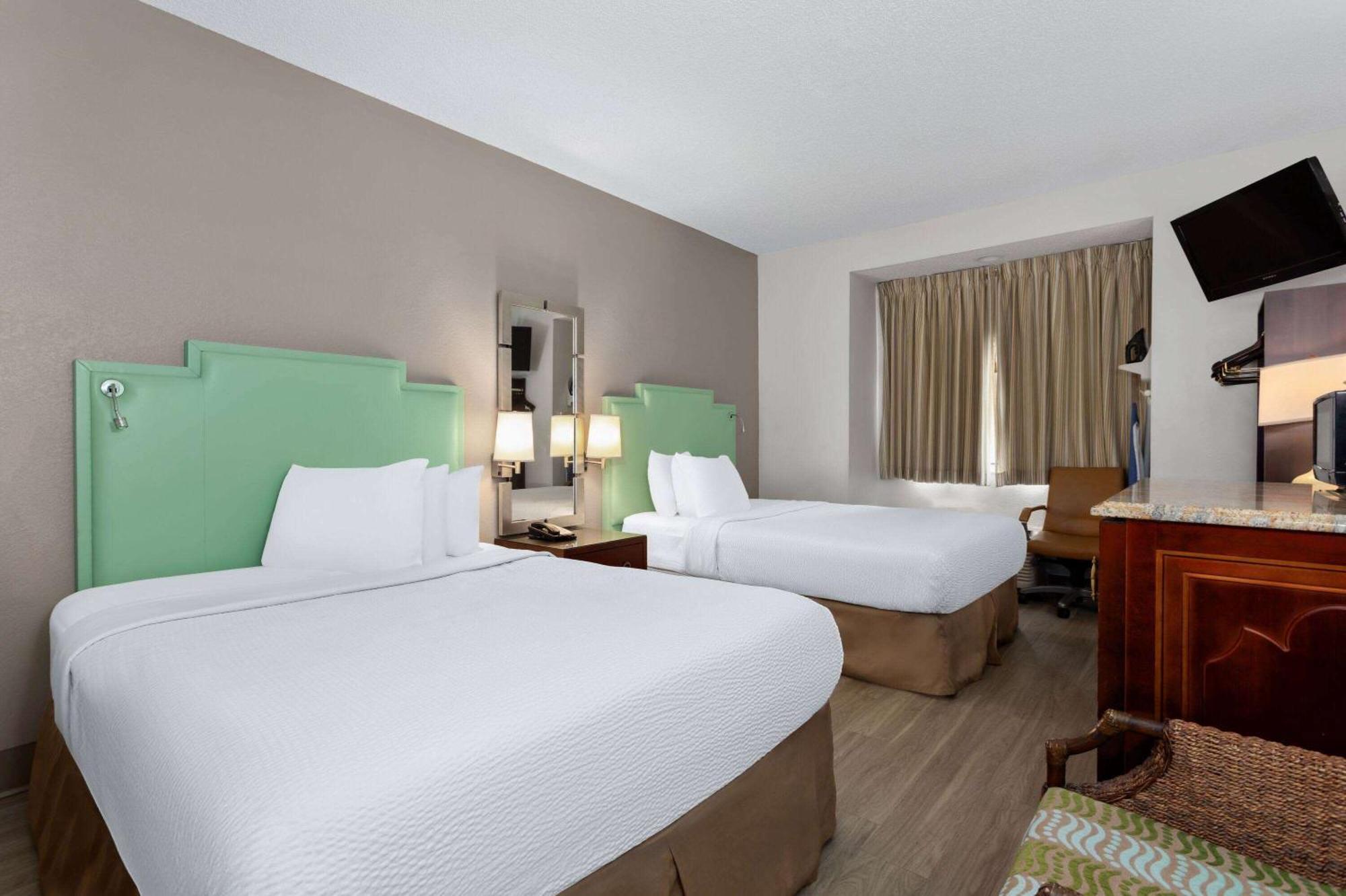 Queen Room Two Queen Beds Non-Smoking