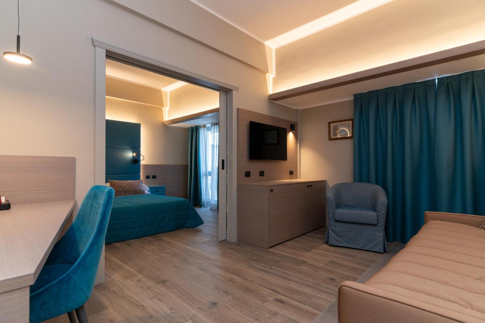 Suite with Sea View,1586110502:JPEG