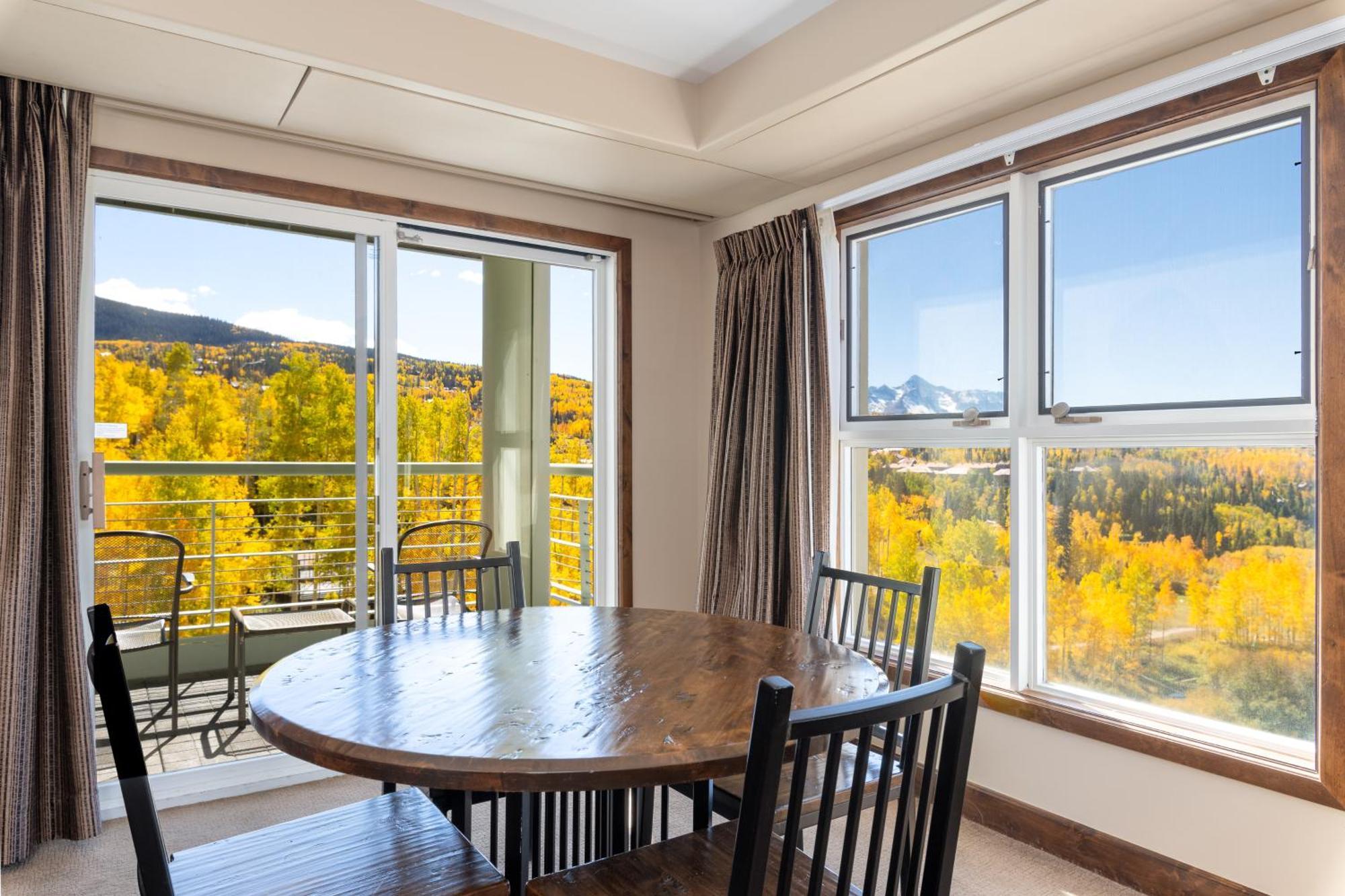 King Suite Mountain View
