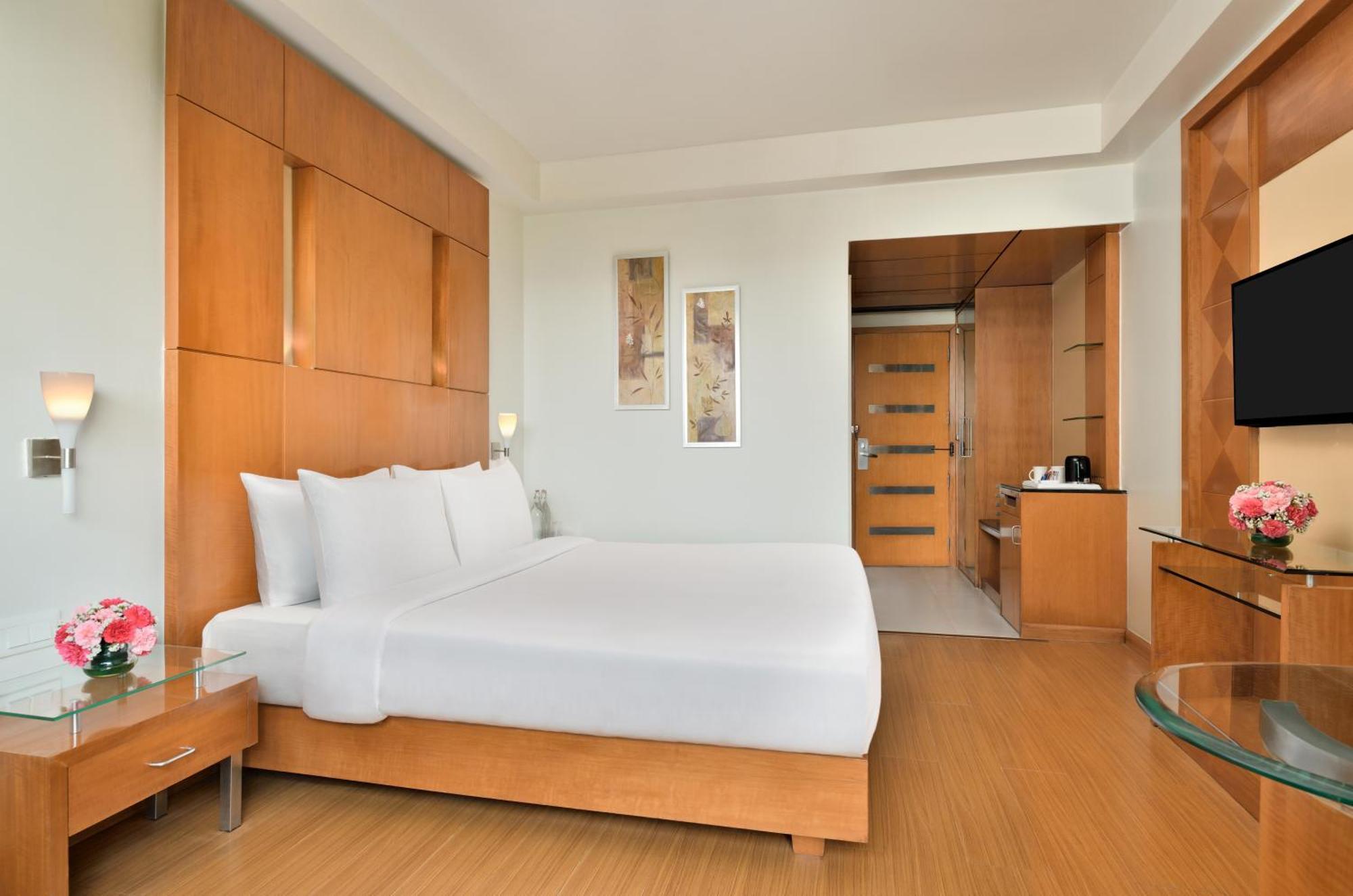 Club Single Room Disability Access Non-Smoking Complimentary 4 pcs laundry or T&C apply complimentary minibar or B1G1 at FireBall Bar11AM 8PM on House Brand on F&Soft Beverages Early Checkin by 2hrsSAV on SPA,1586121962:JPEG