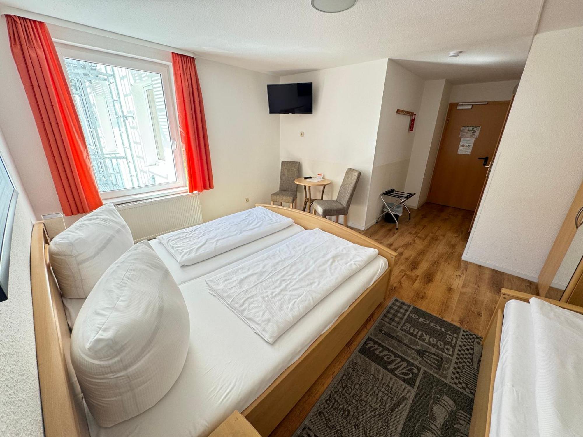 Triple Room,1586146078:JPEG