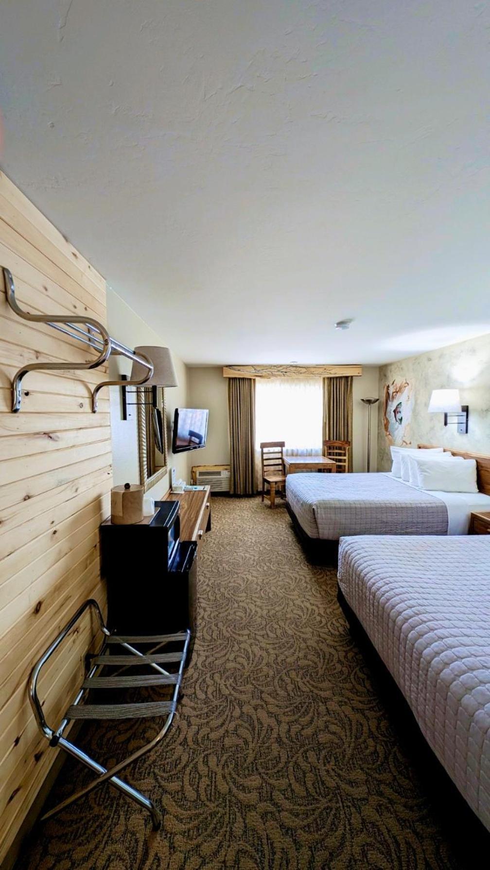 Queen Room Two Queen Beds Mountain View