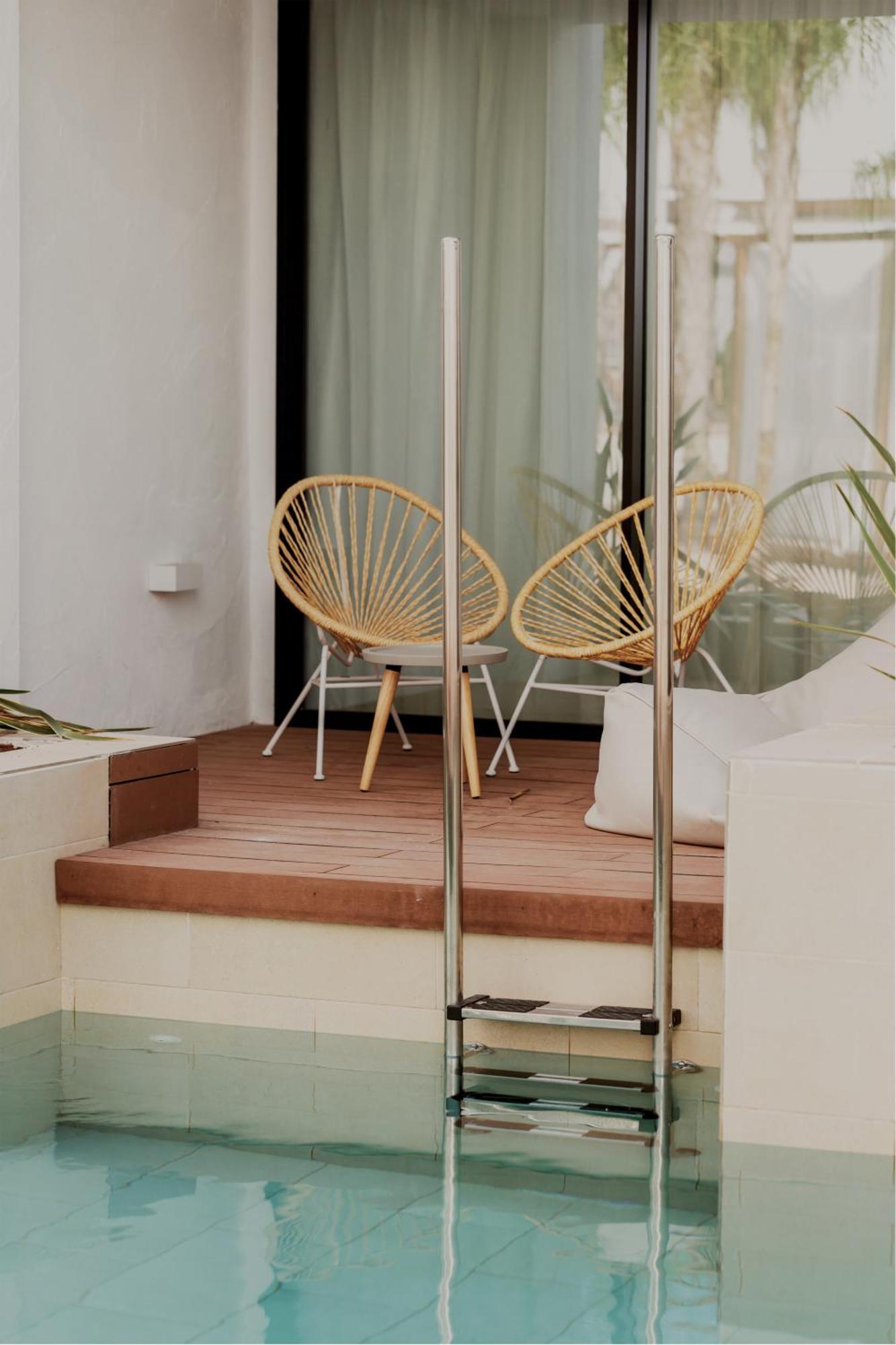 Swim Up Double Room,1586206897:JPEG