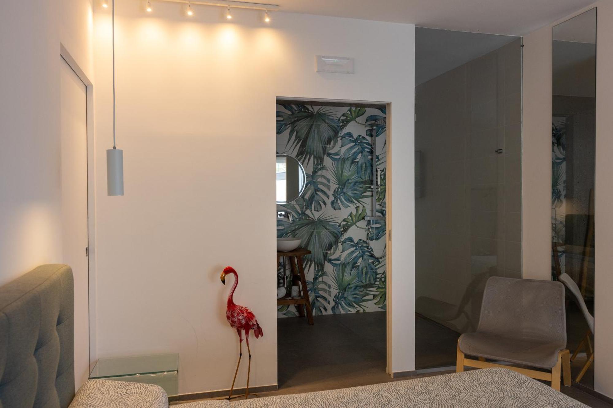 Deluxe Double Room Shower