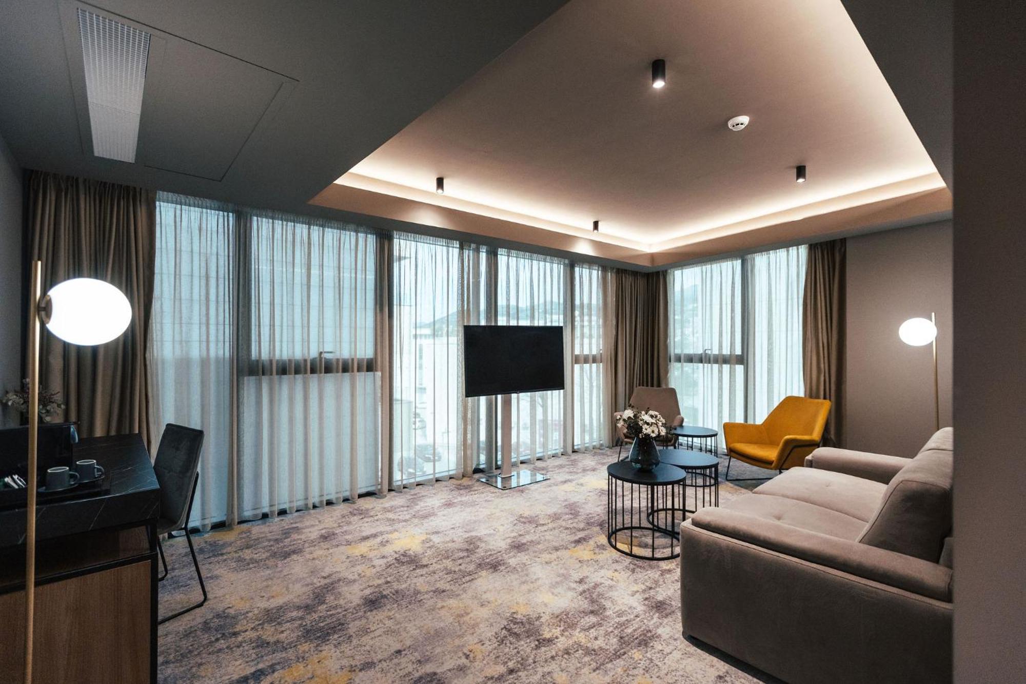 Corner Suite