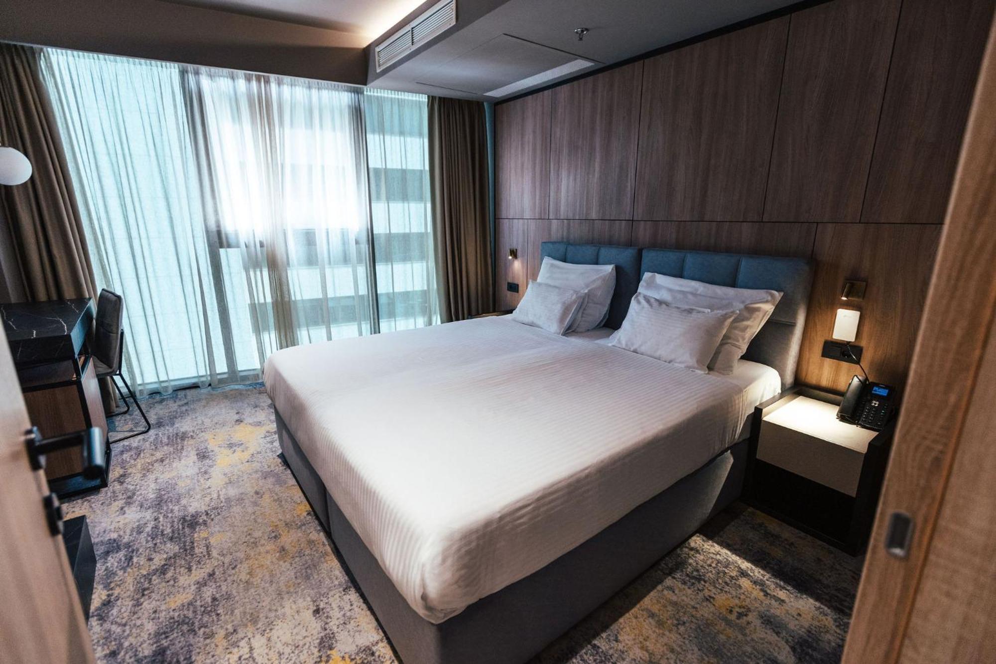 Corner Suite
