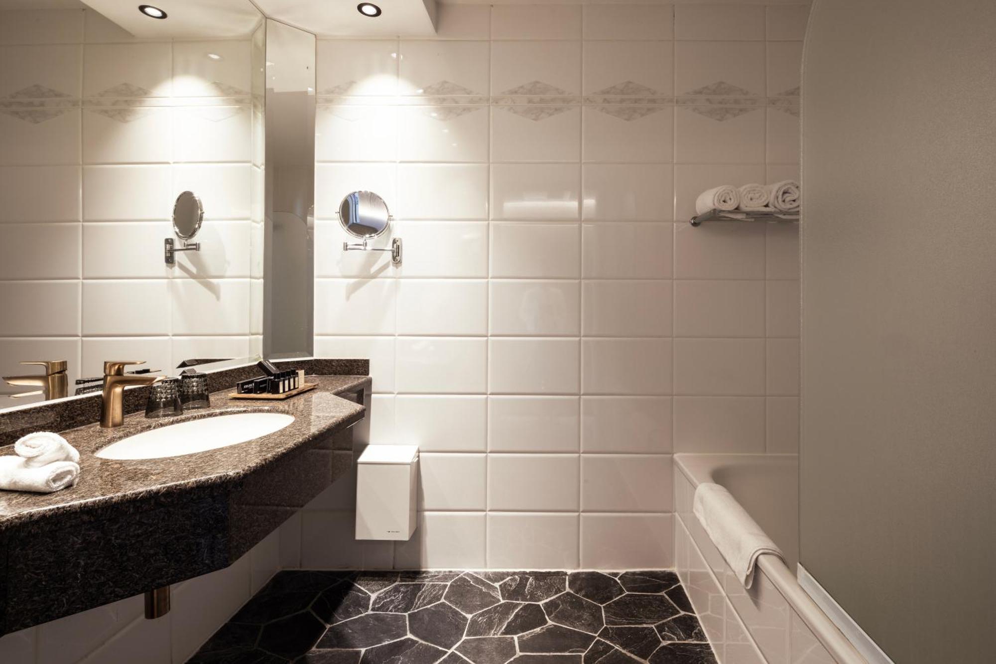 Standard Twin Room Sea View Pet Room