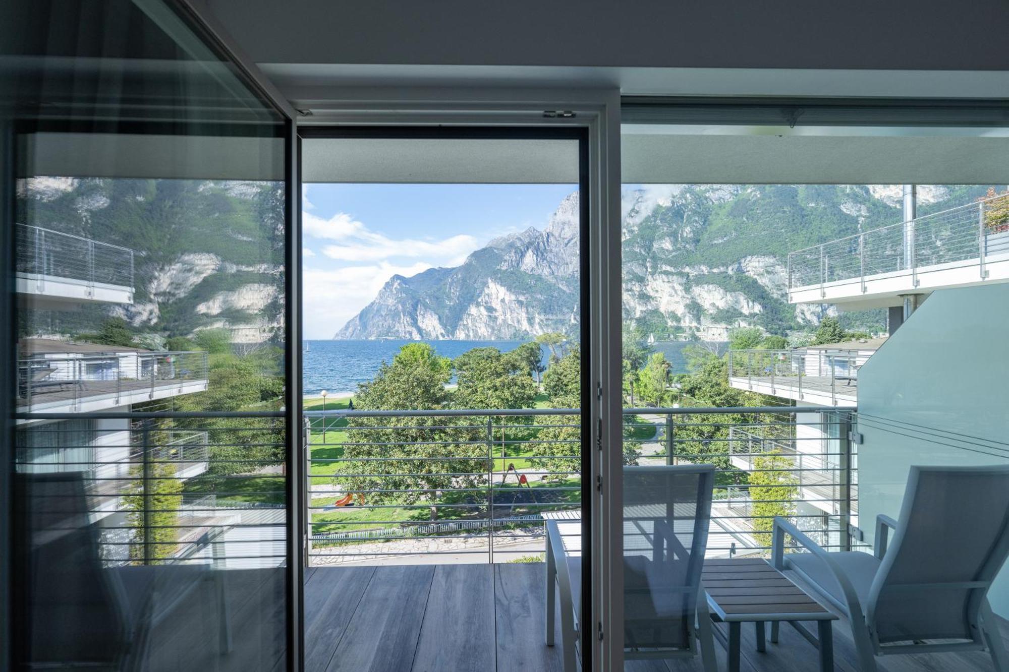 Deluxe Double Room Lake View Balcony