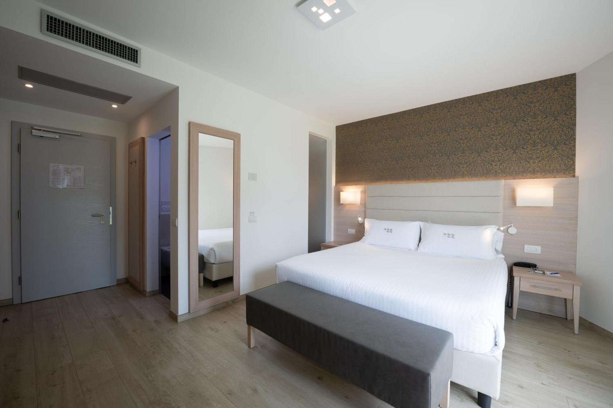 Superior Double Room Partial Lake View Balcony