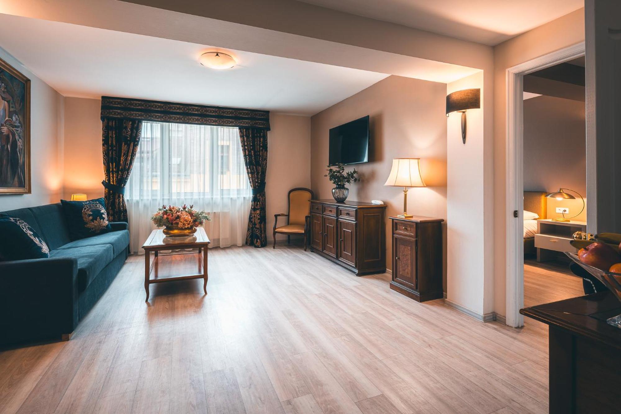 Large Suite
