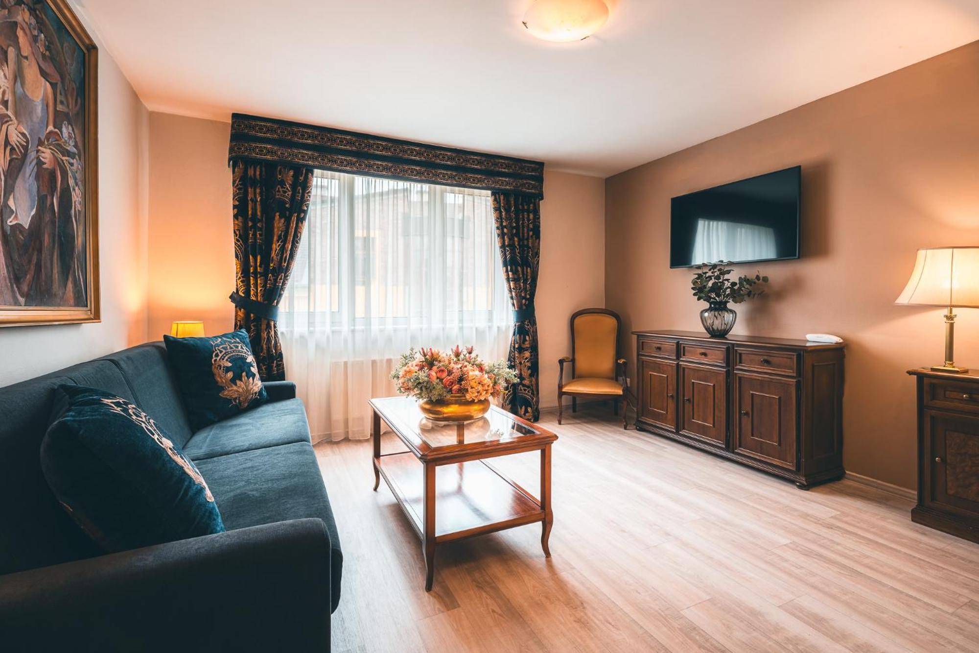 Large Suite