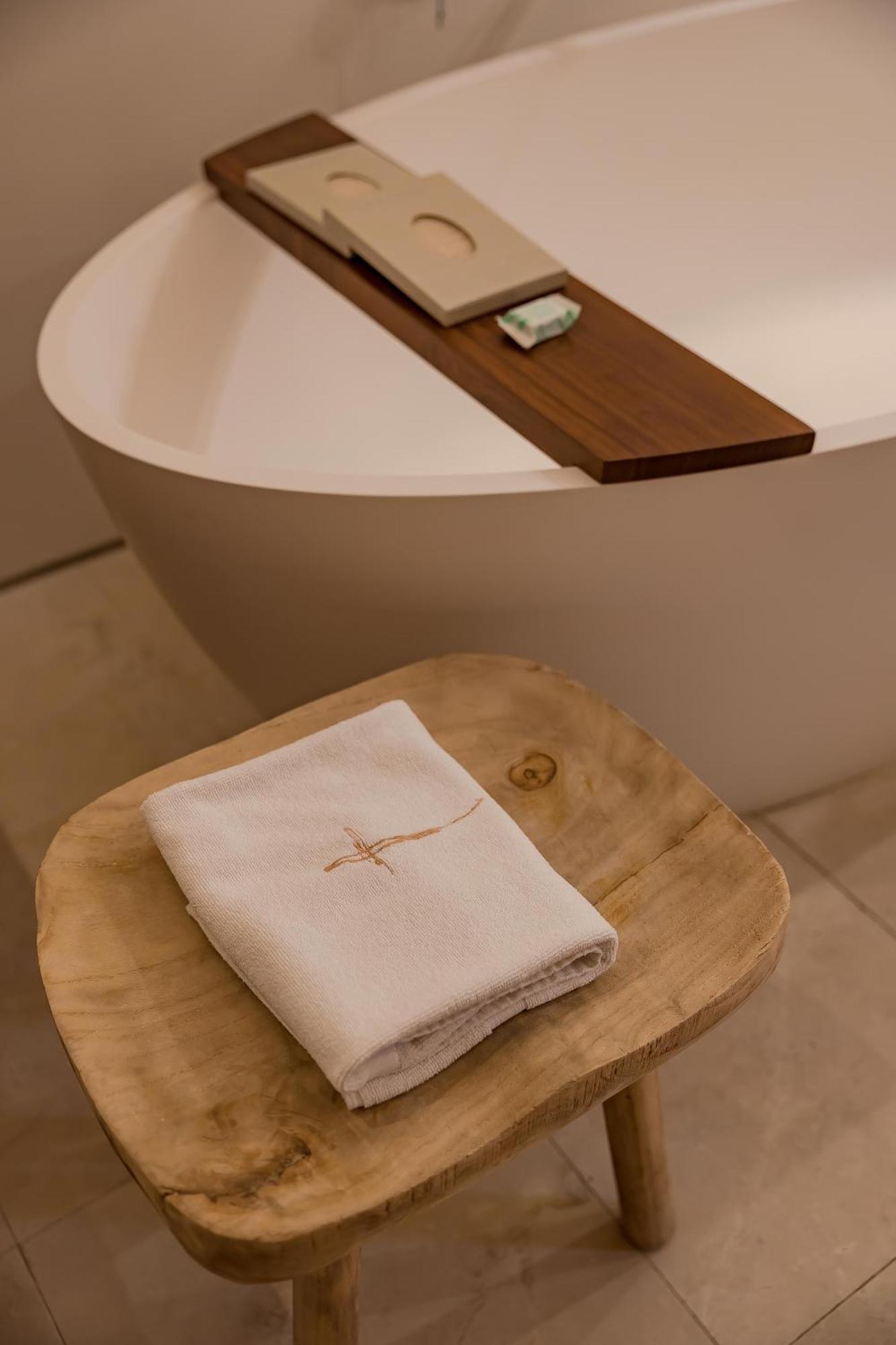 Luxury Suite,1586827361:JPEG