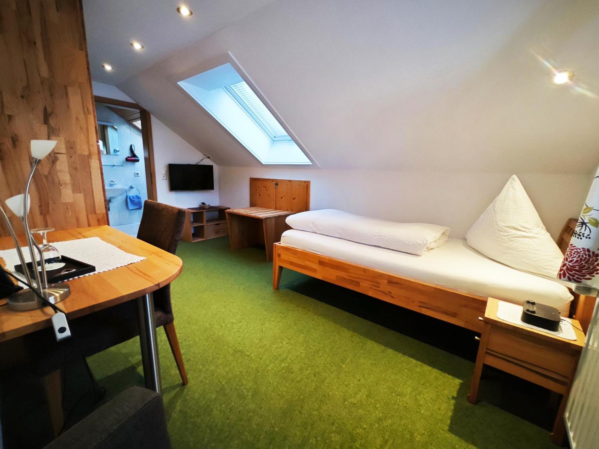 Single Room,1586827722:JPEG