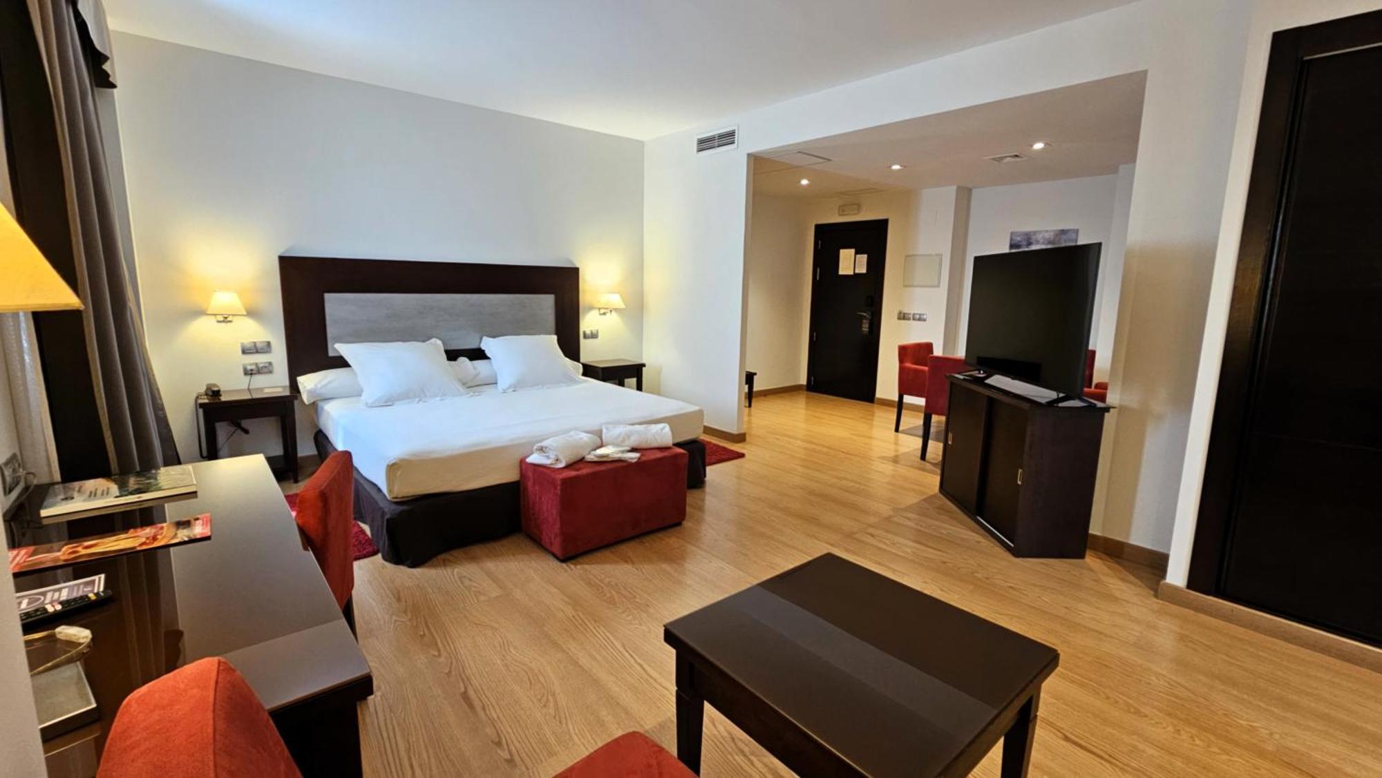 King Suite with Spa Bath,1586829496:JPEG
