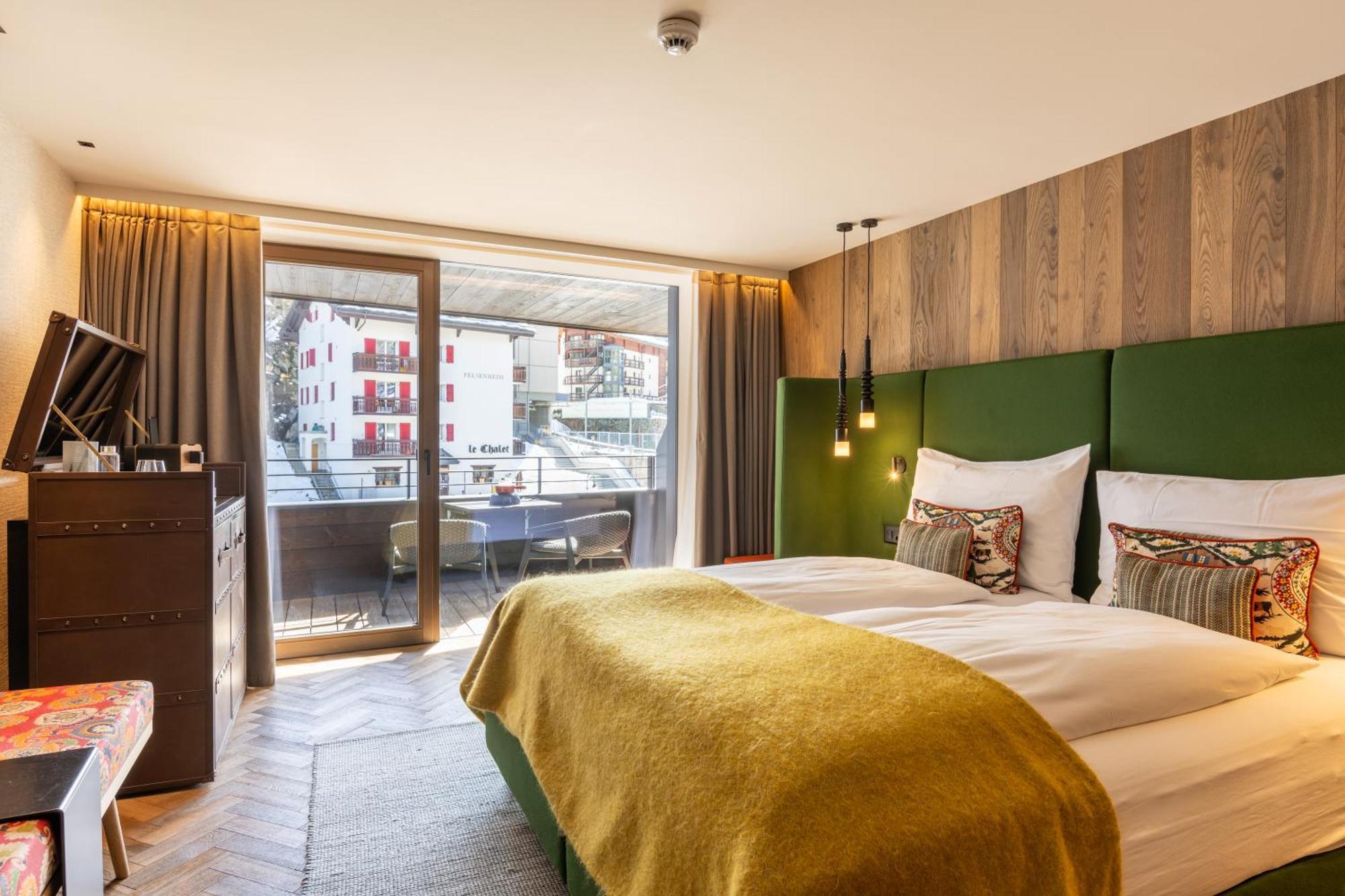 Twin Room Balcony Matterhorn View