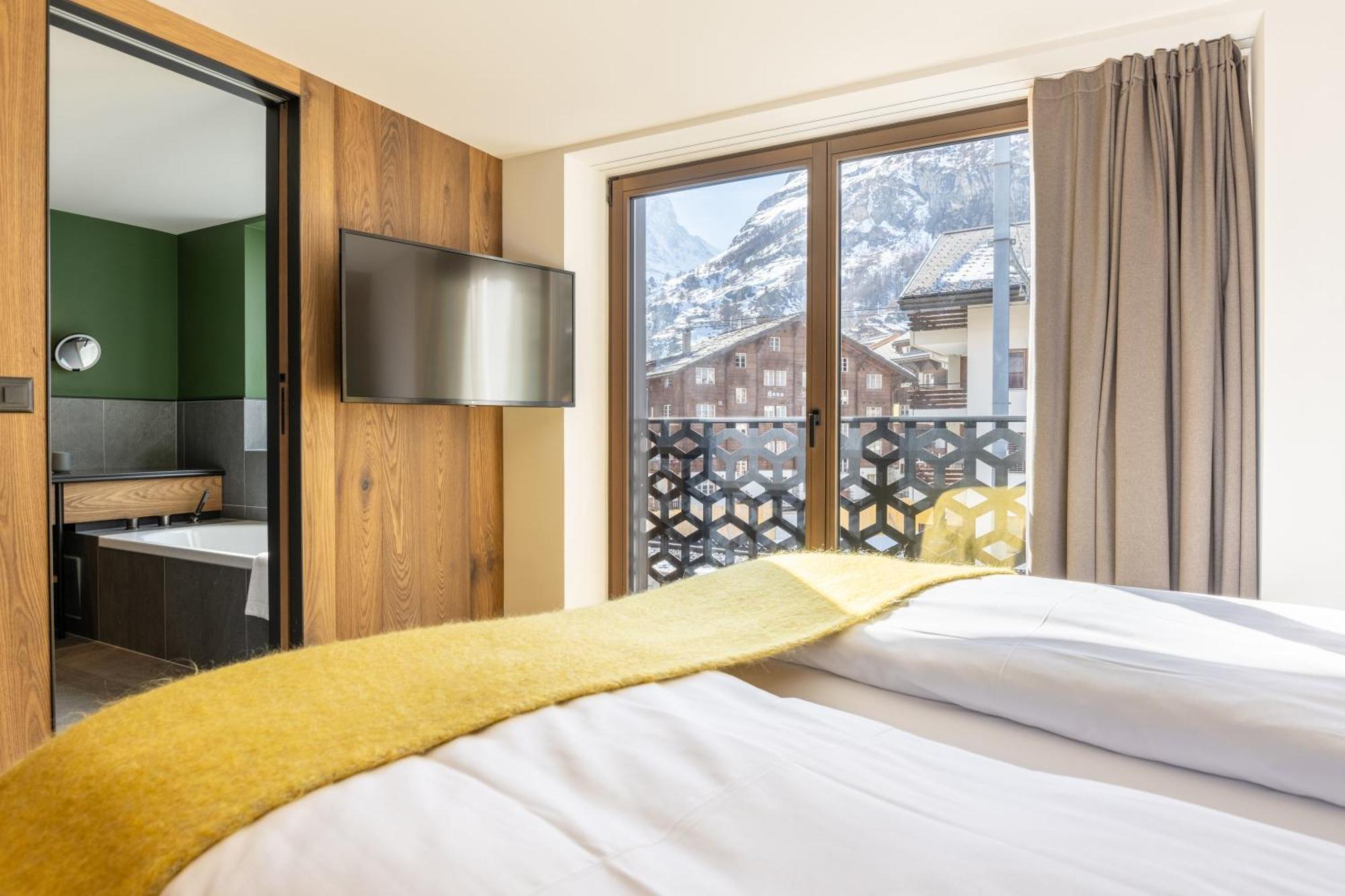 Suite Balcony Matterhorn View