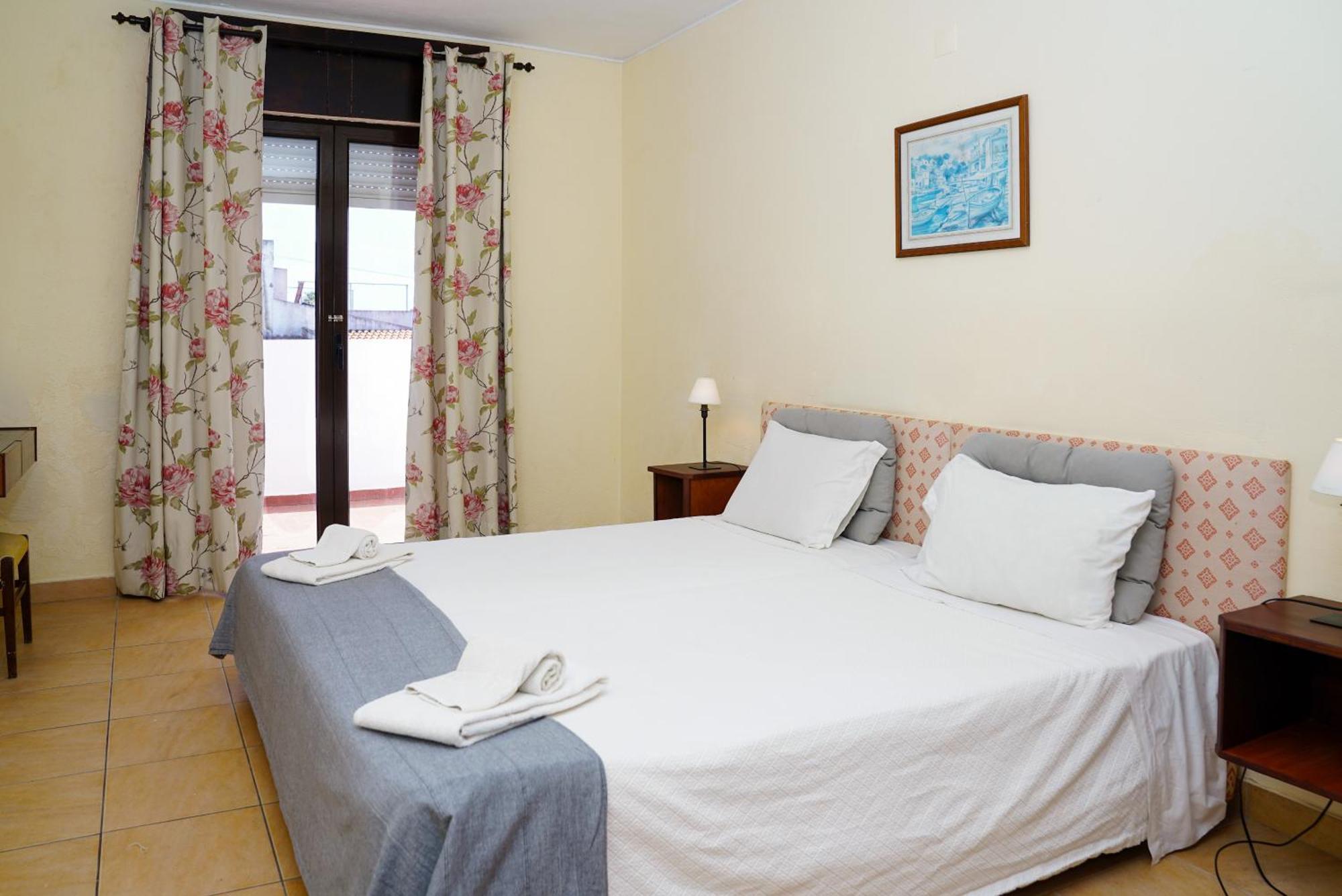 One-Bedroom Apartment,1239939166:JPEG