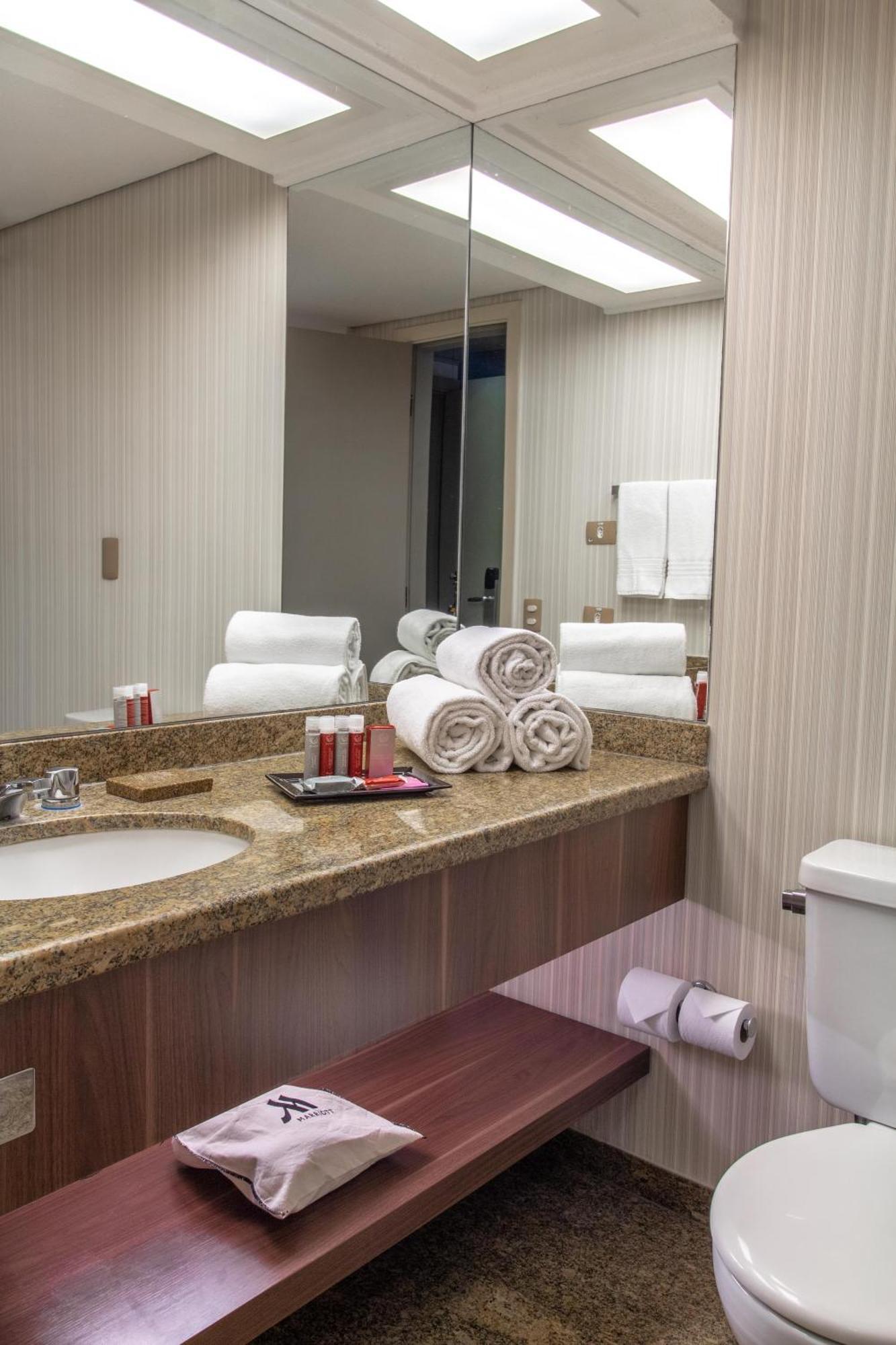 Deluxe King Room,1586835784:JPEG