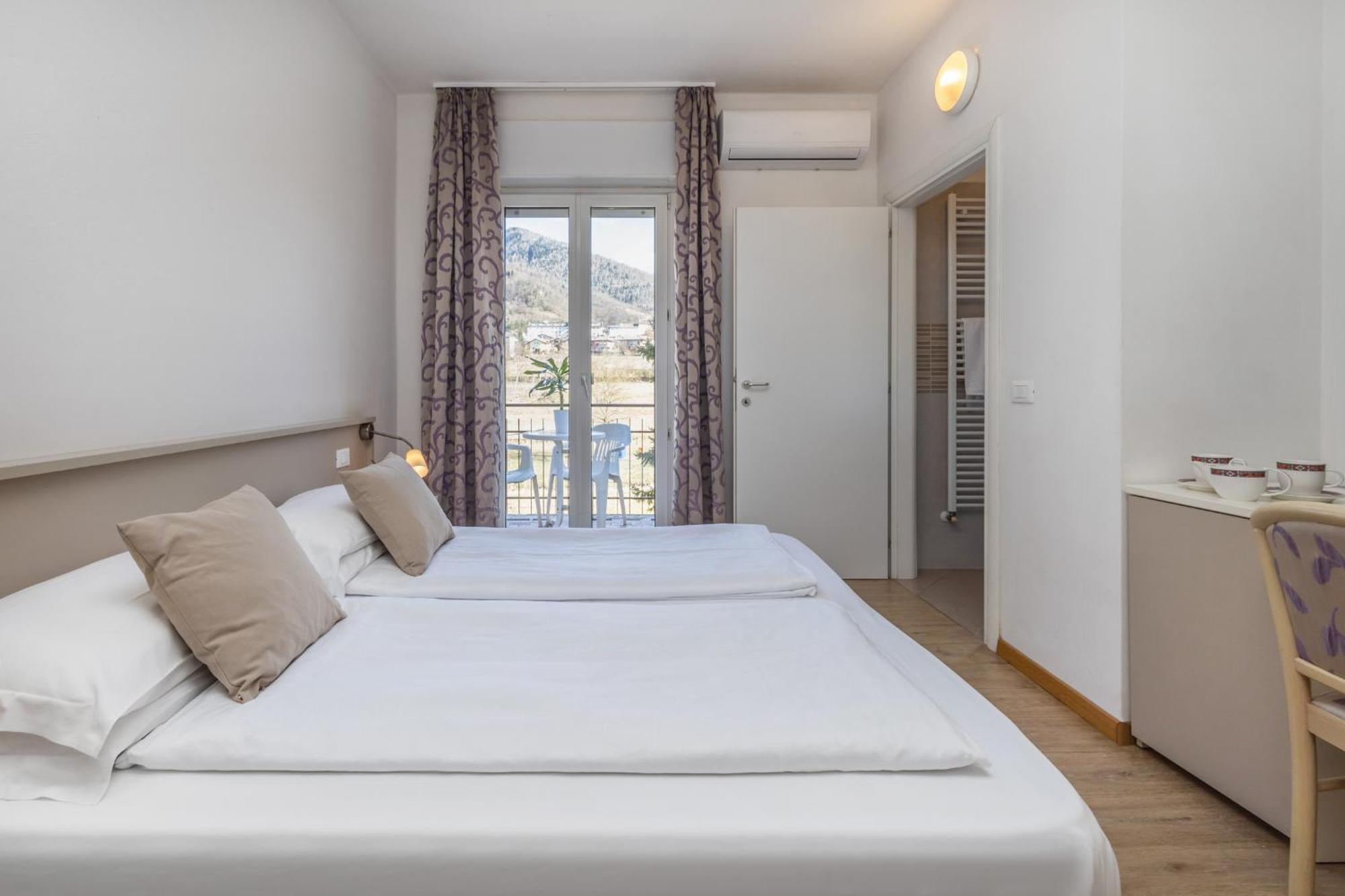 Double or Twin Room,1586844941:JPEG