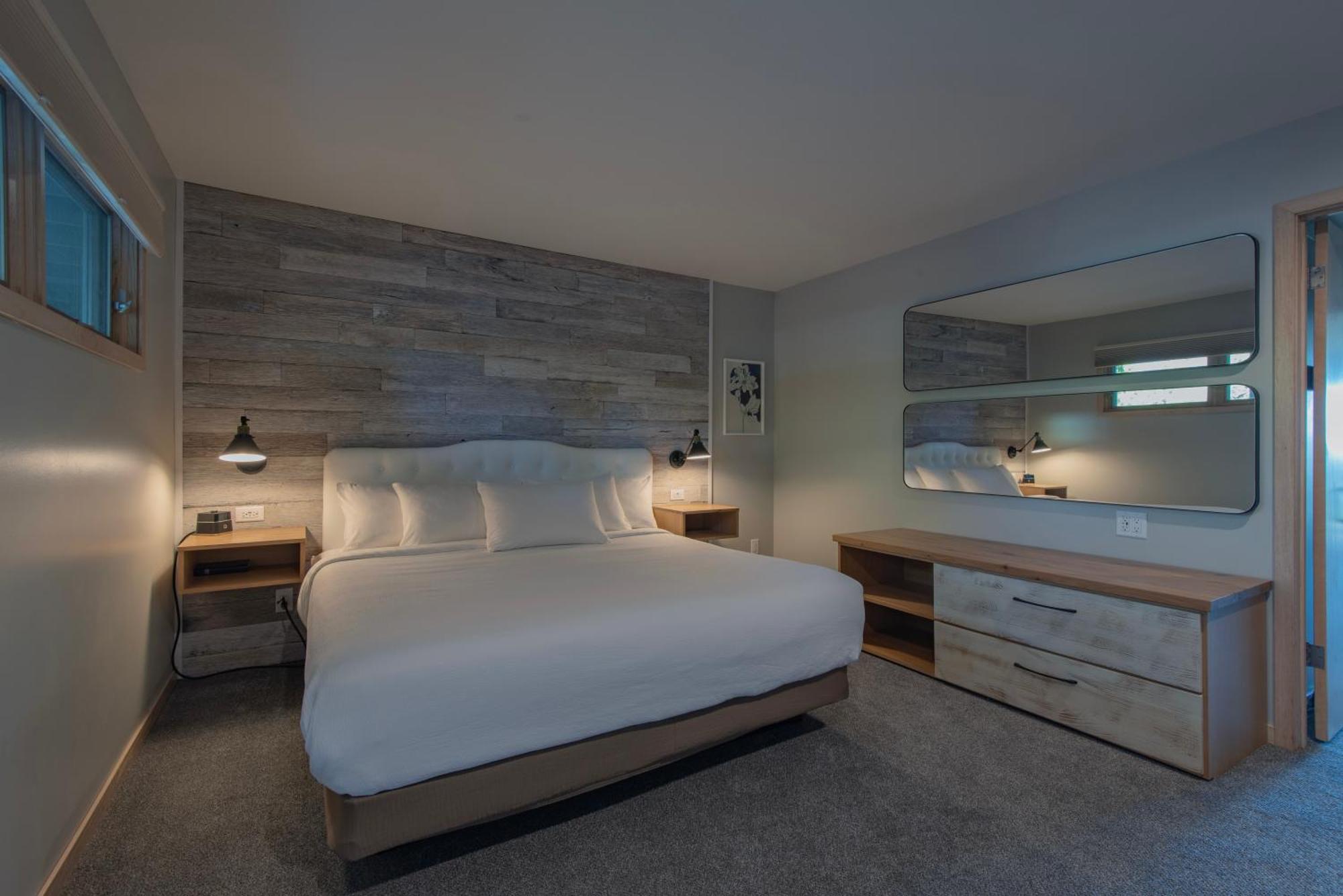 King Suite Hot Tub