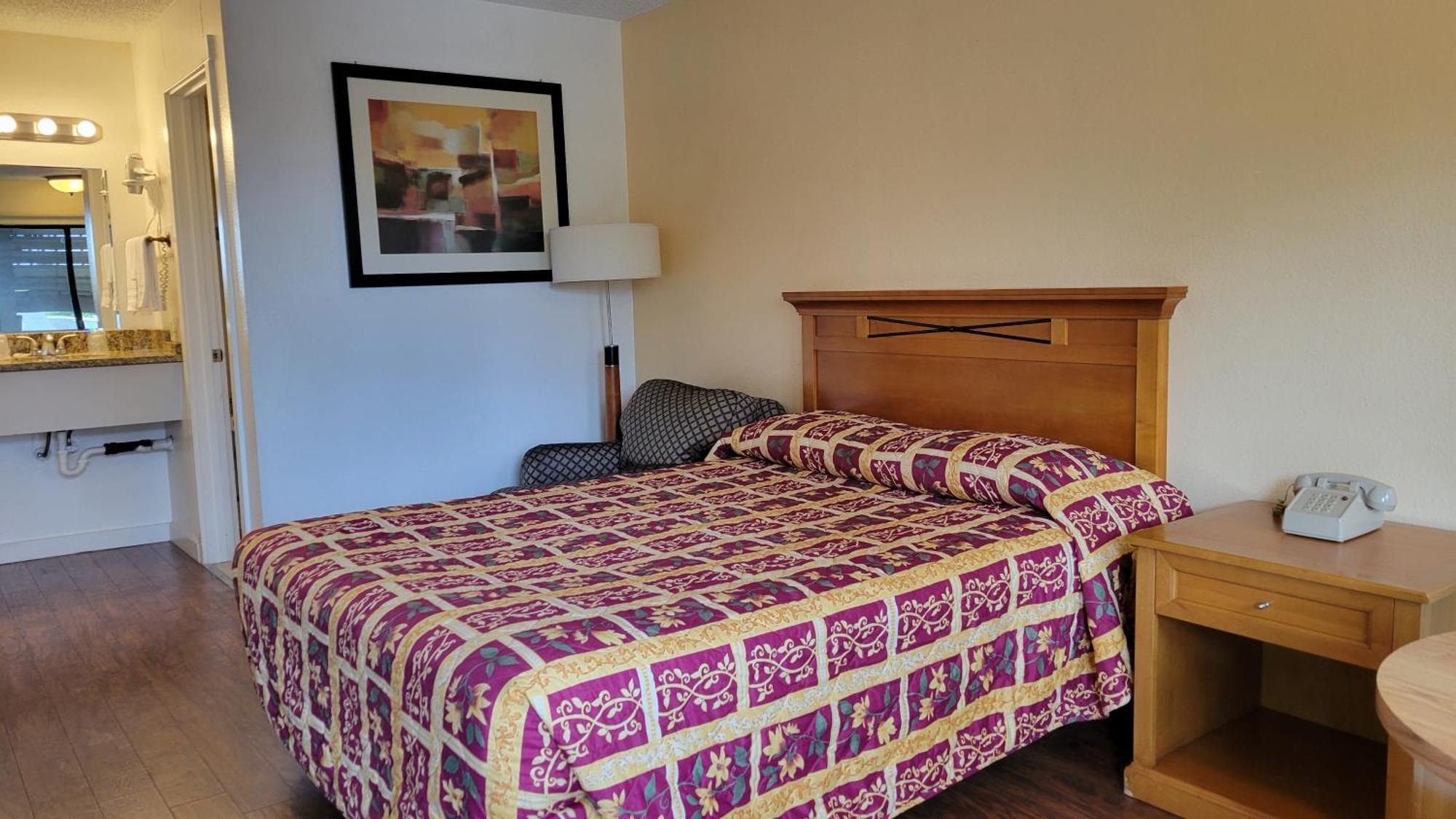 Standard Queen Room